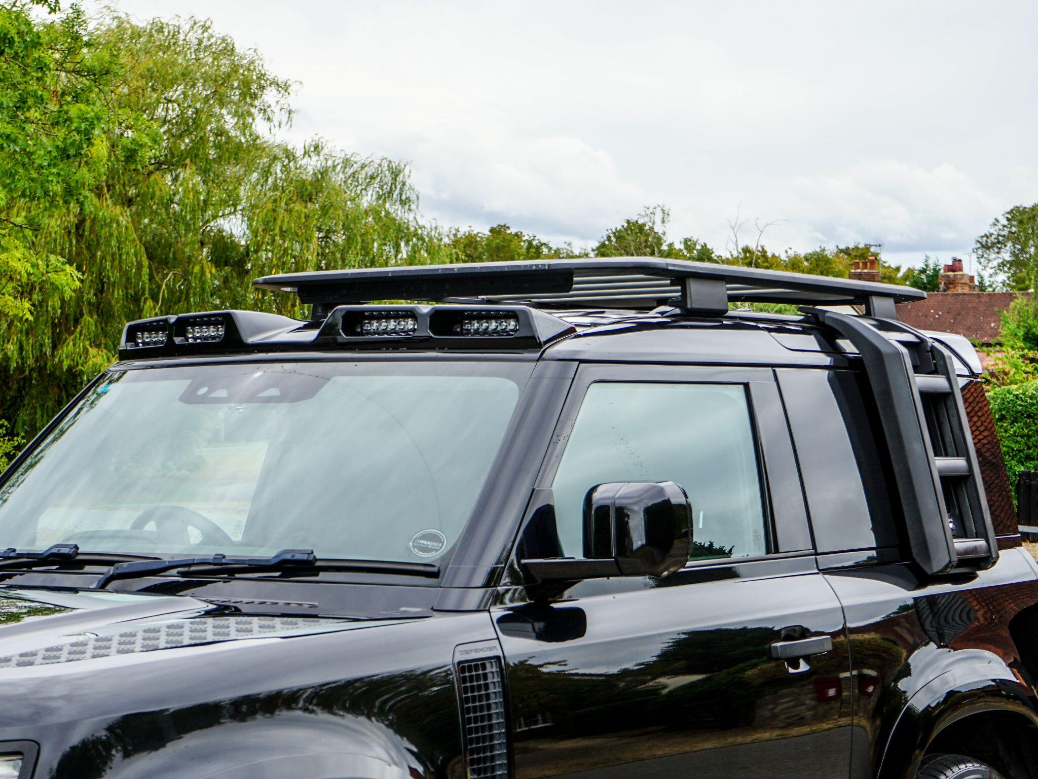 Land Rover Defender 90 view 10