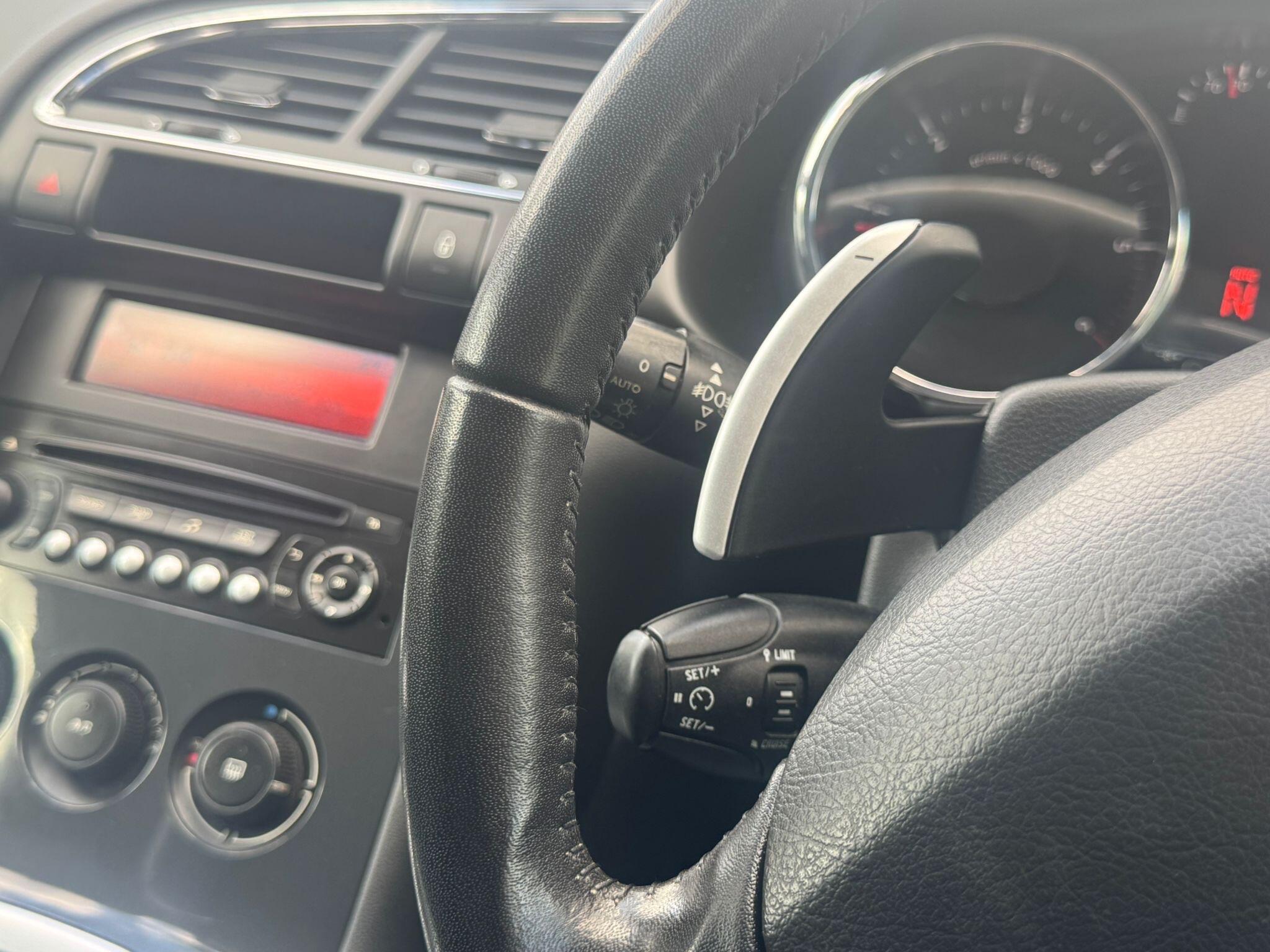 Peugeot 3008 view 13