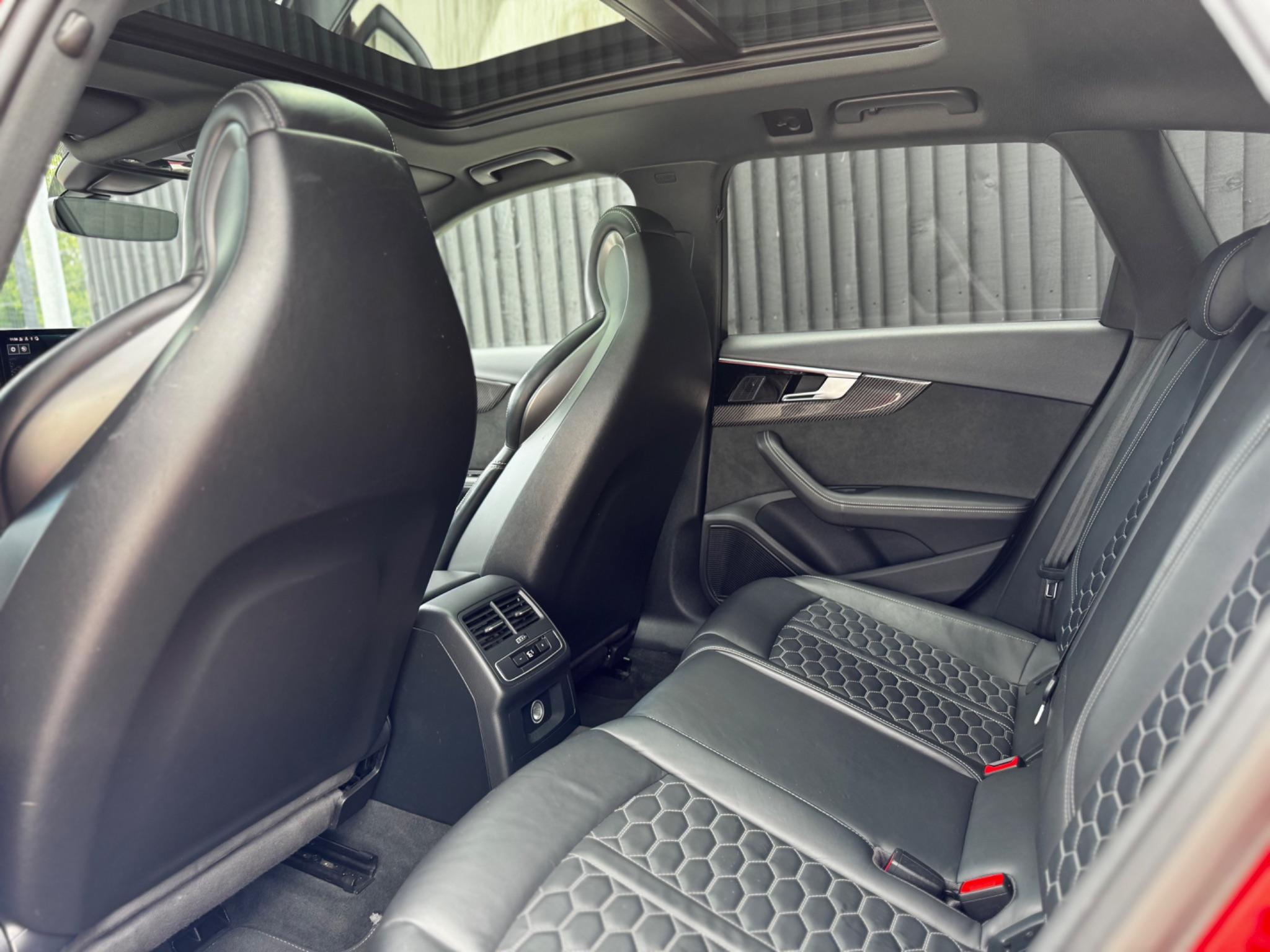 Audi RS4 view 21