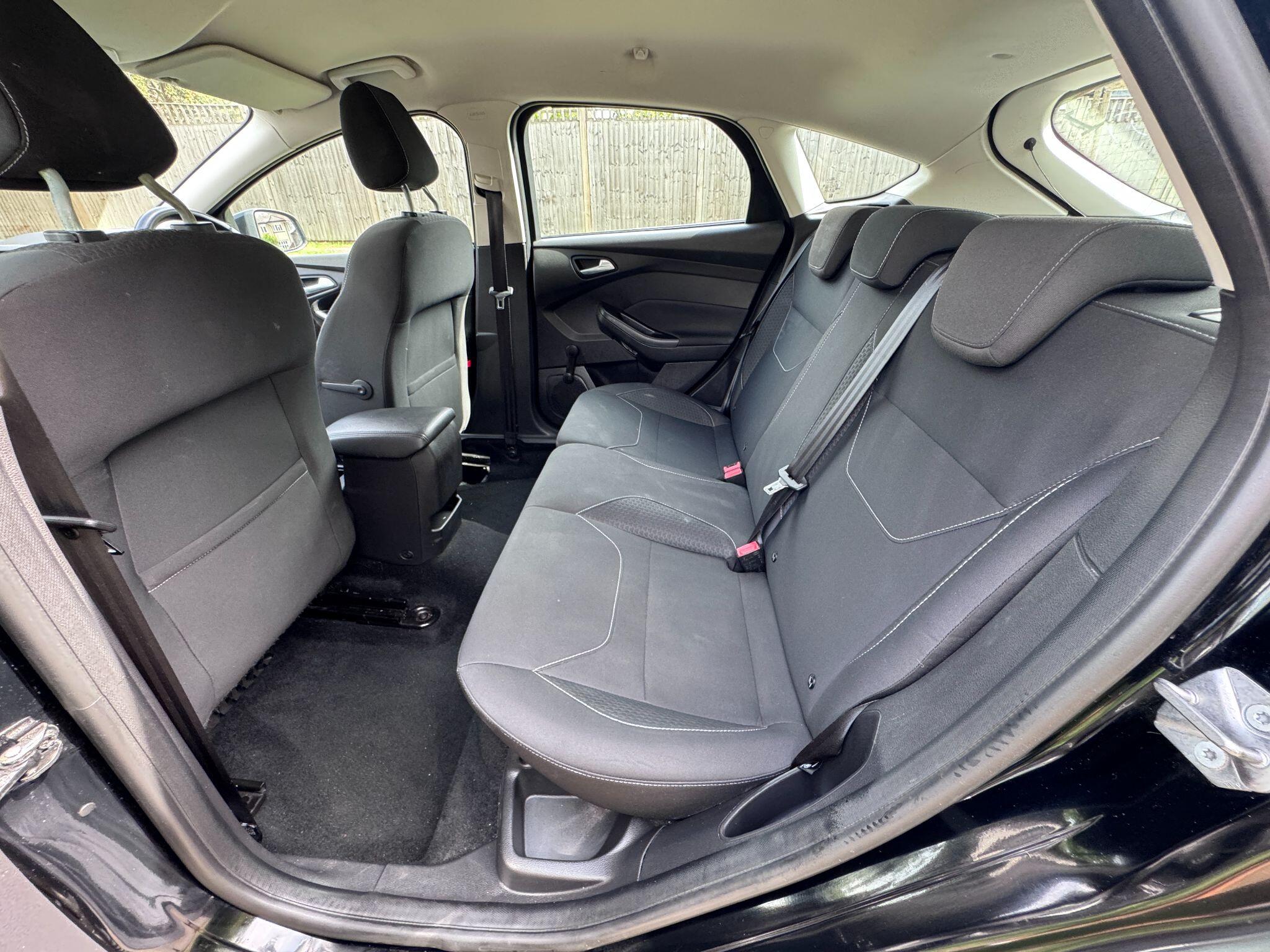 2016 Ford Focus image 21
