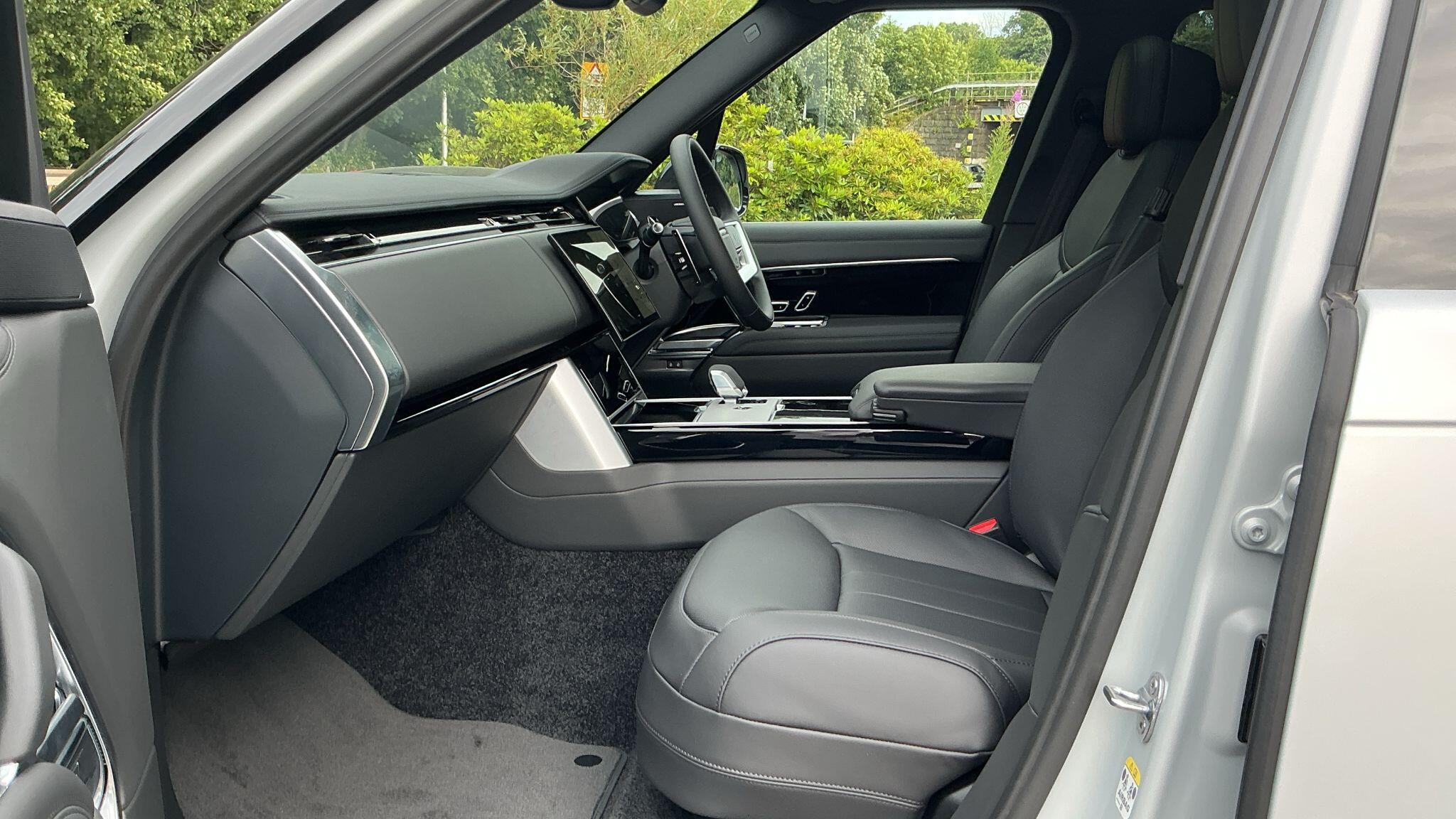 Land Rover Range Rover view 3
