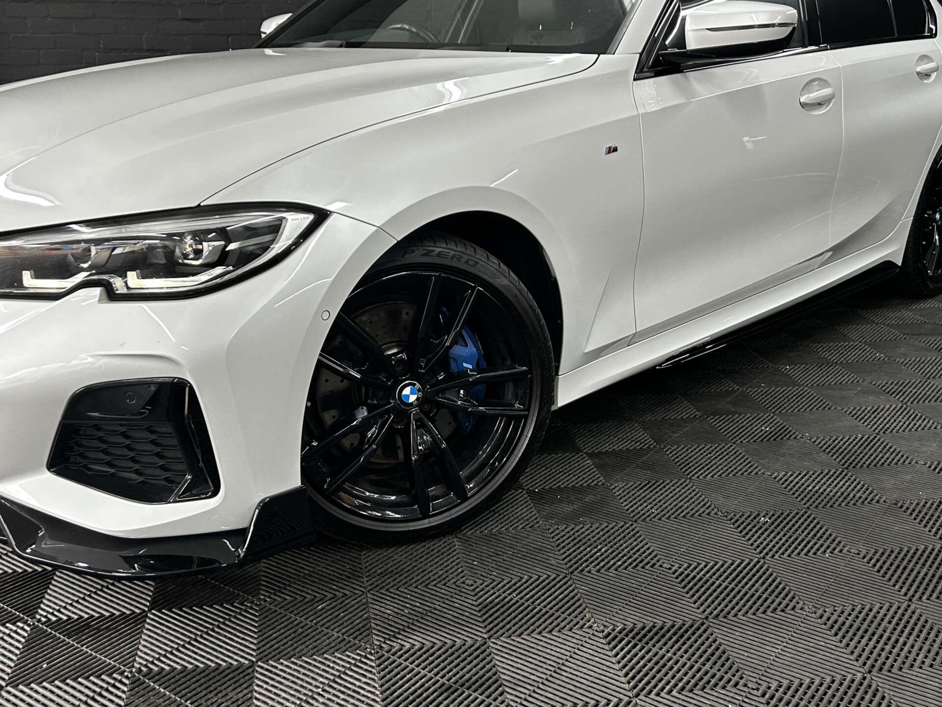 BMW 3 Series view 4