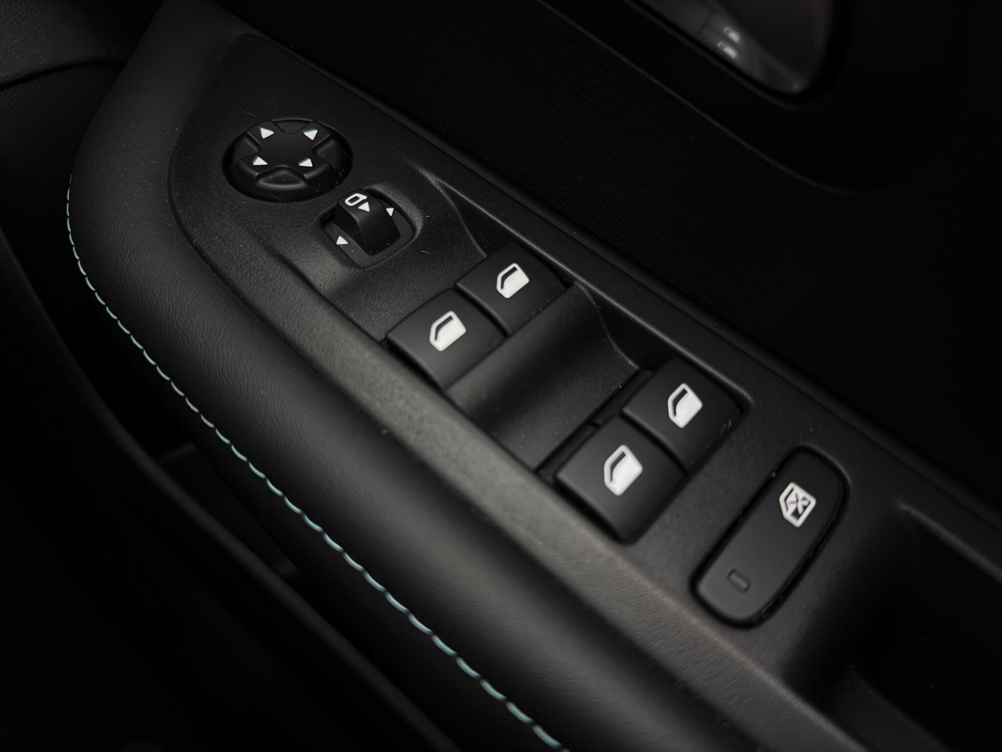 Peugeot 208 view 32