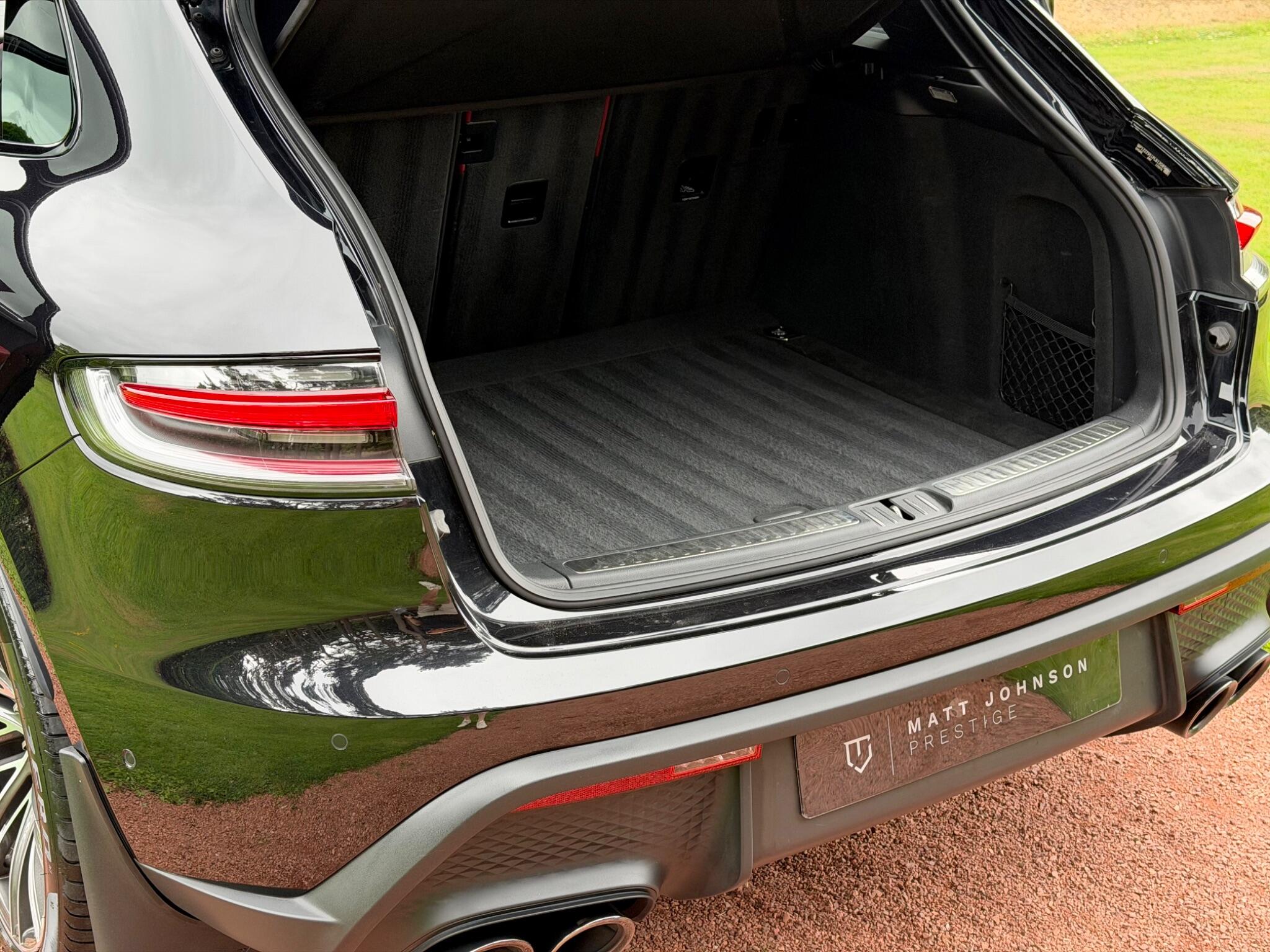 Porsche Macan view 26