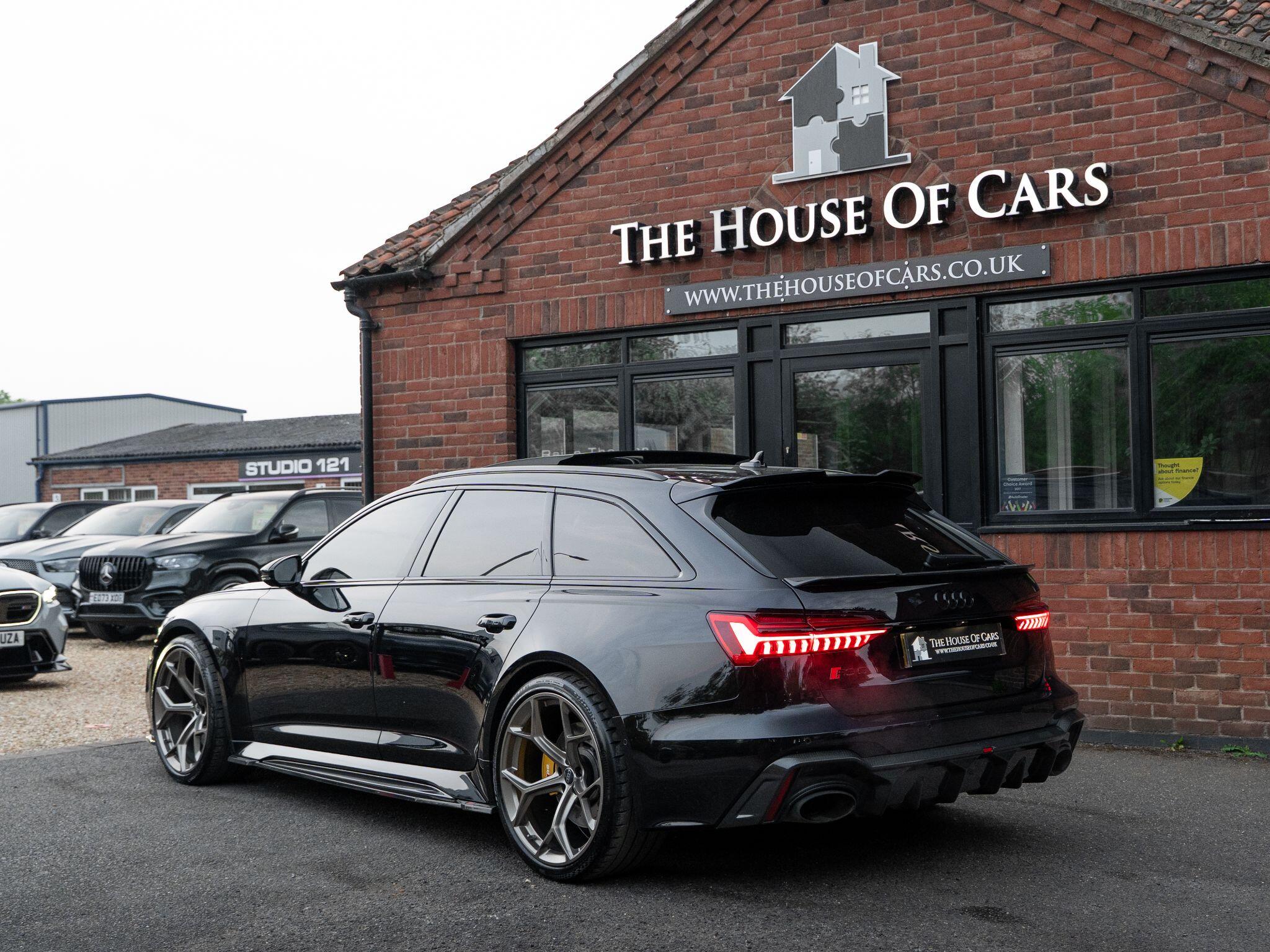Audi RS6 Avant view 11