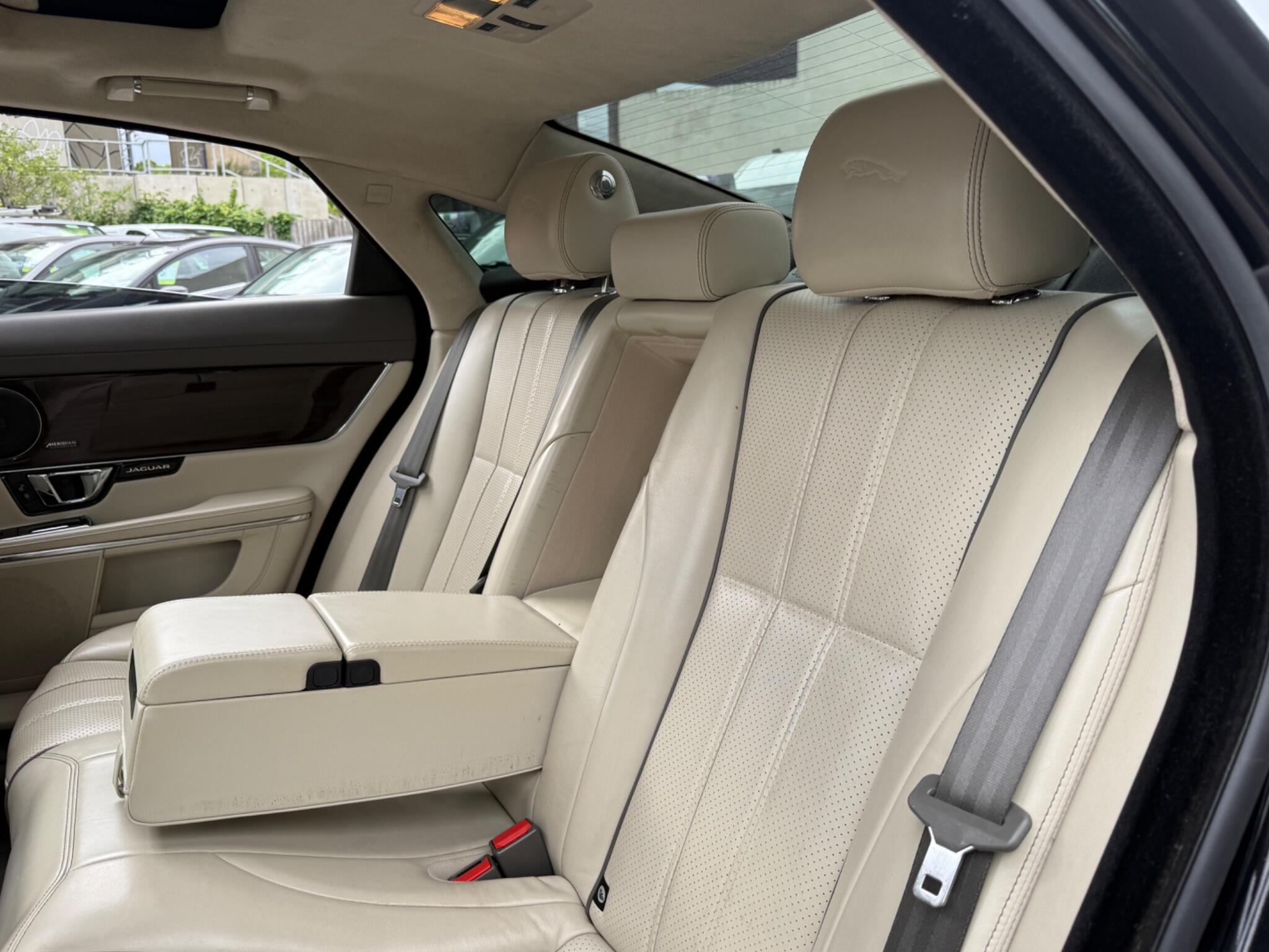 Jaguar XJ - Image 63