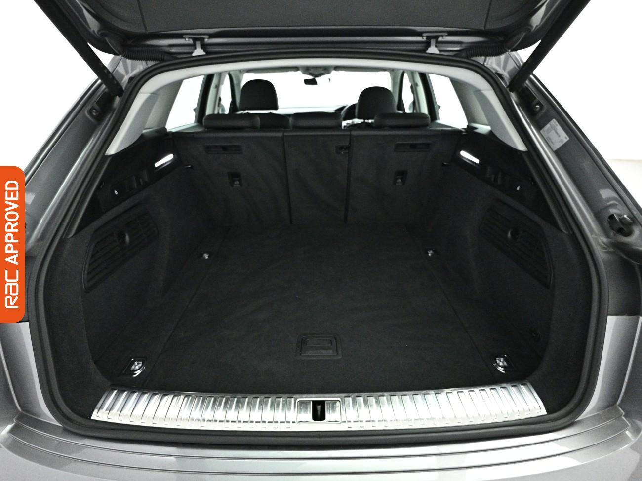 Audi E-Tron view 29
