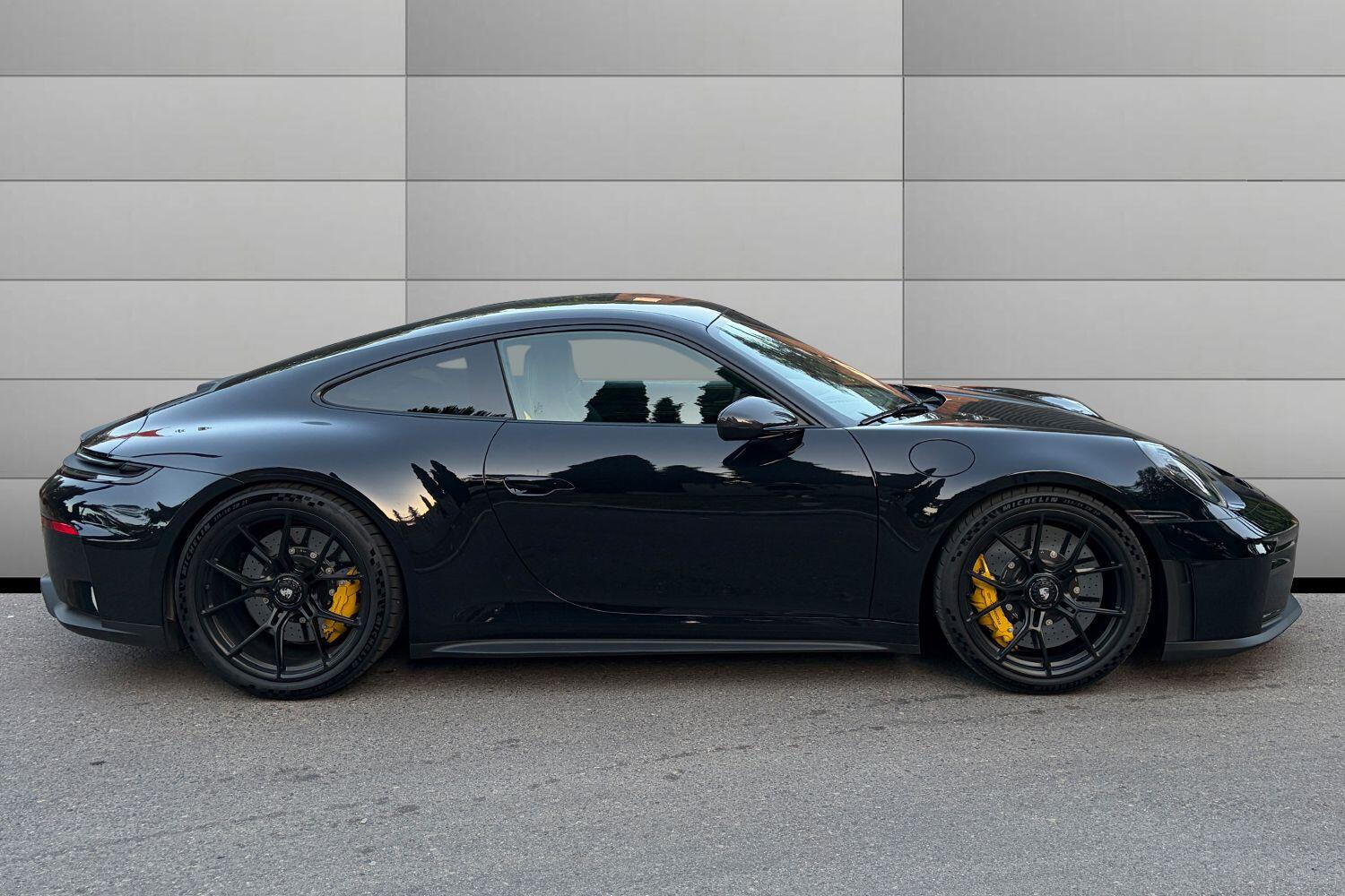 Porsche 911 view 5