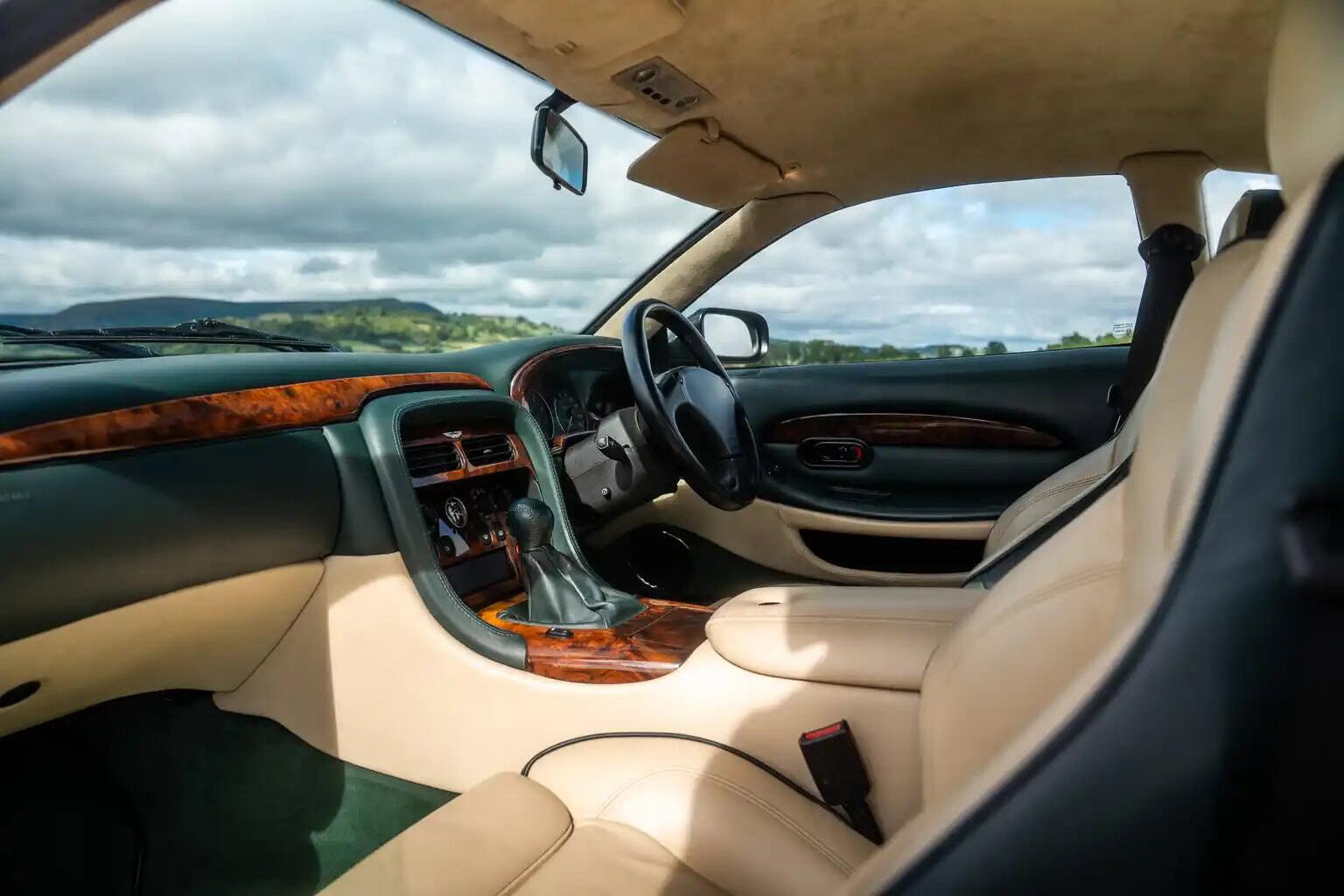 Aston Martin DB7 view 39