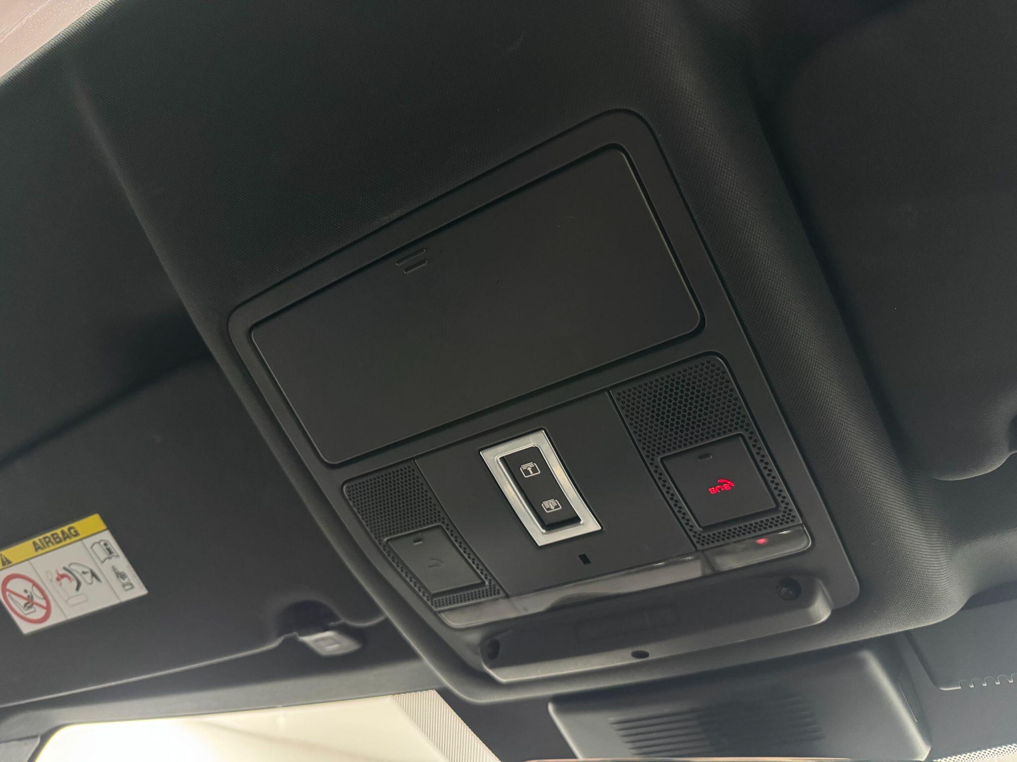 Land Rover Discovery Sport view 45