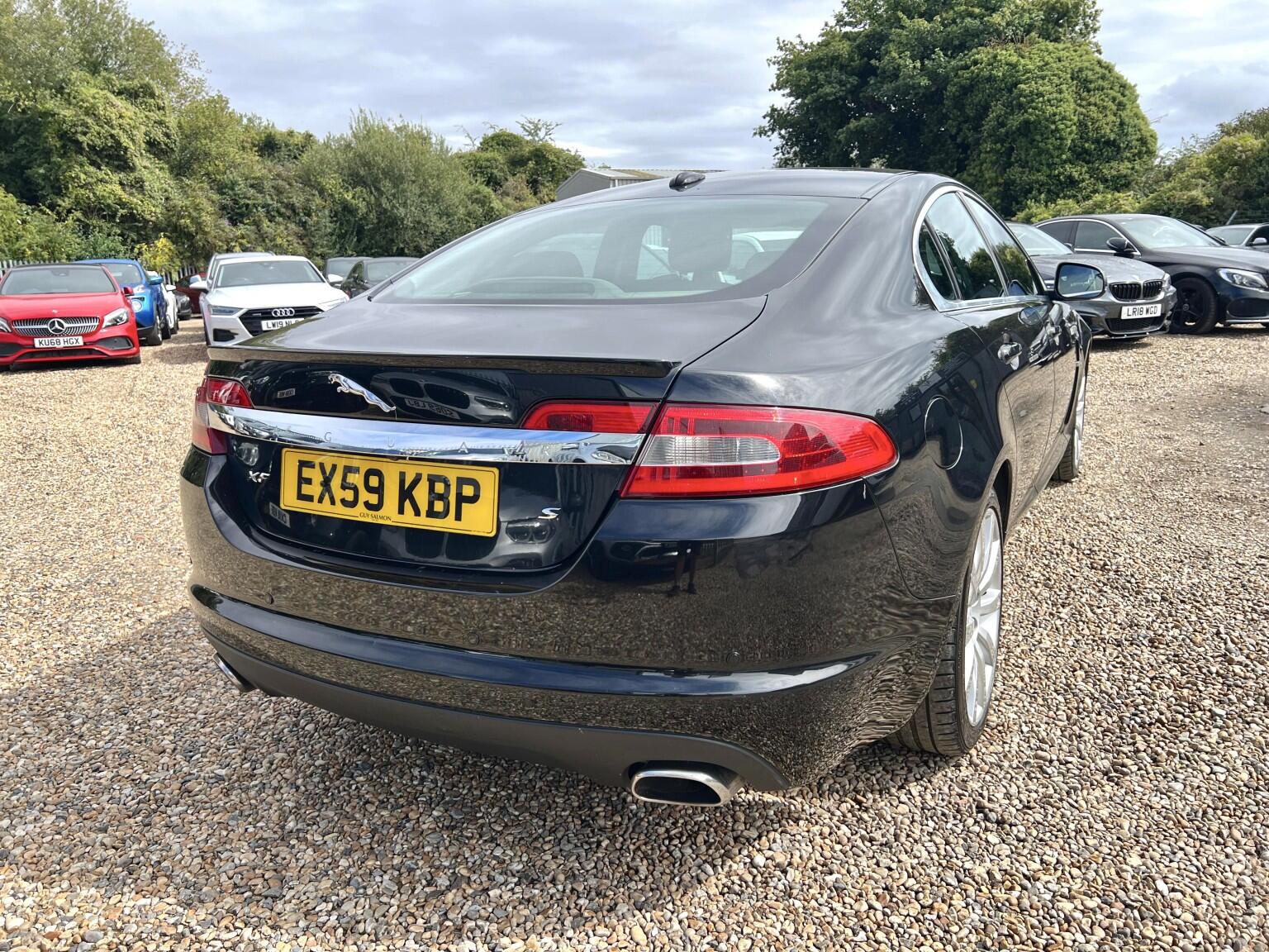 Jaguar XF view 4