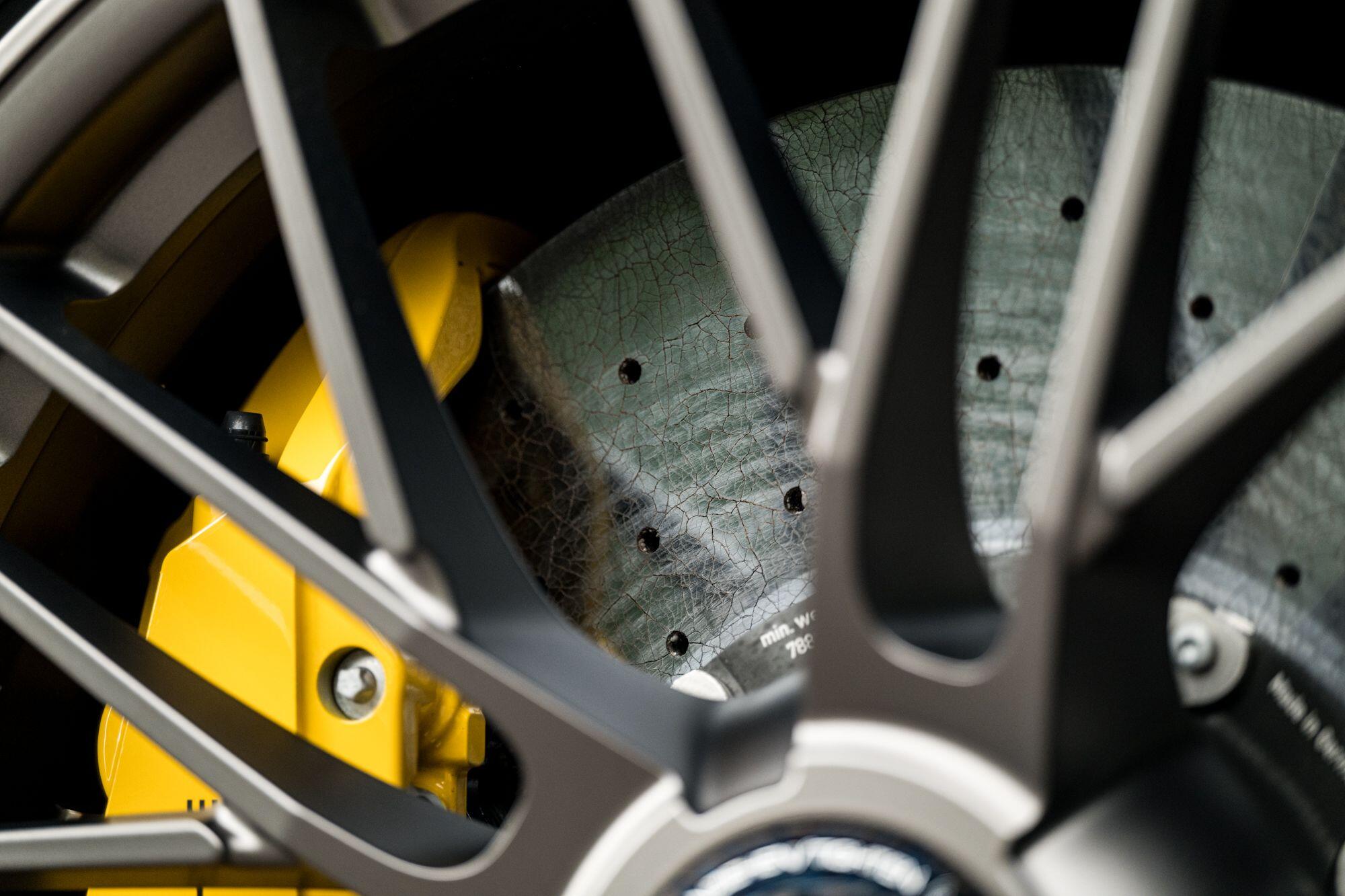 Porsche 911 view 25