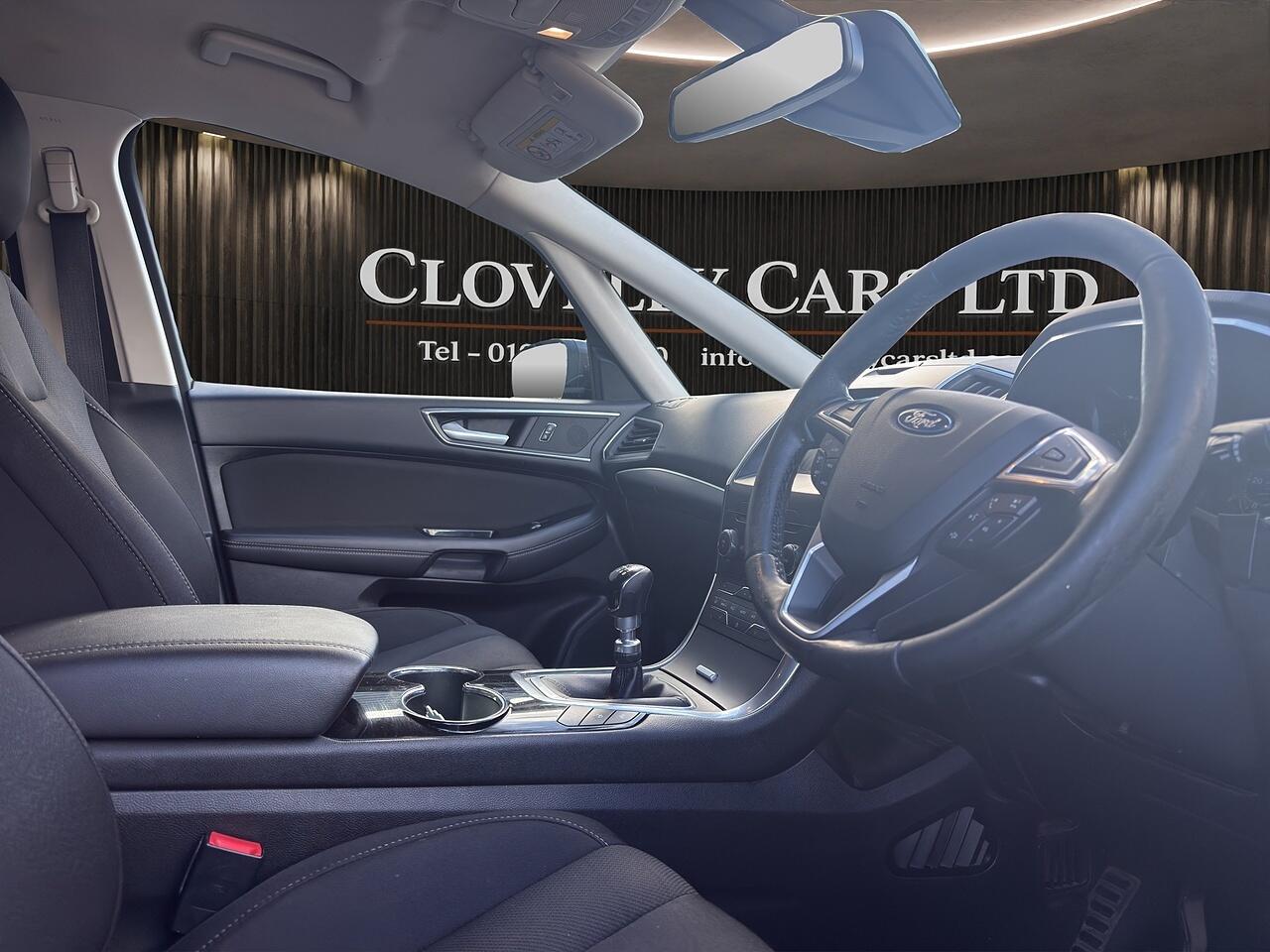 Ford S-Max view 3