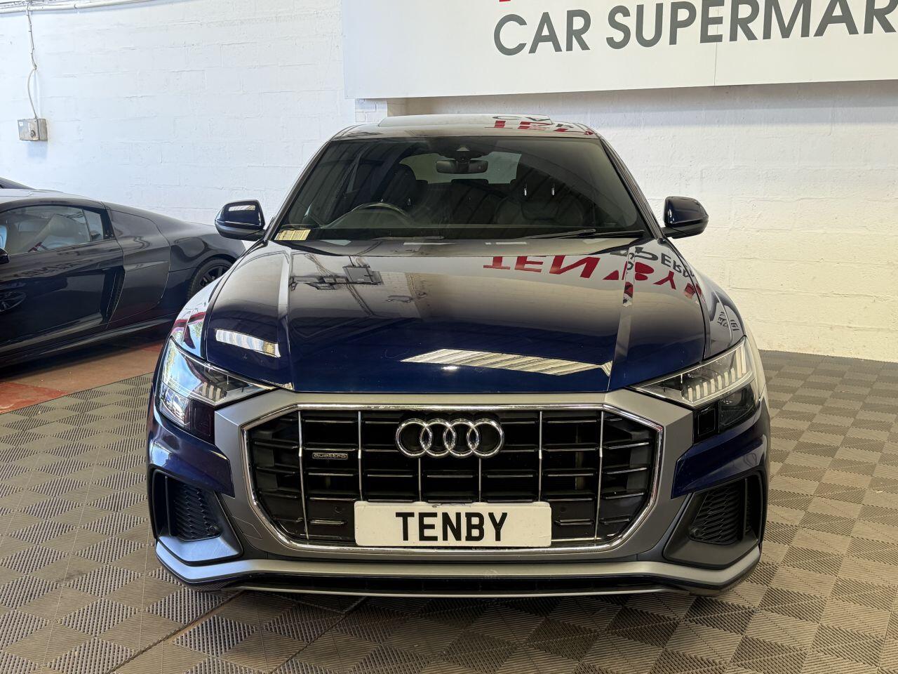 Audi Q8 view 4
