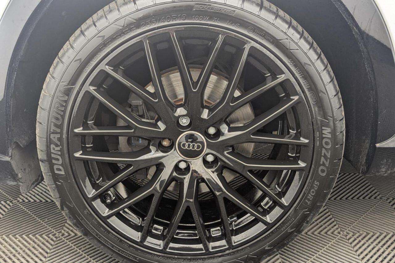 Audi Q3 view 56