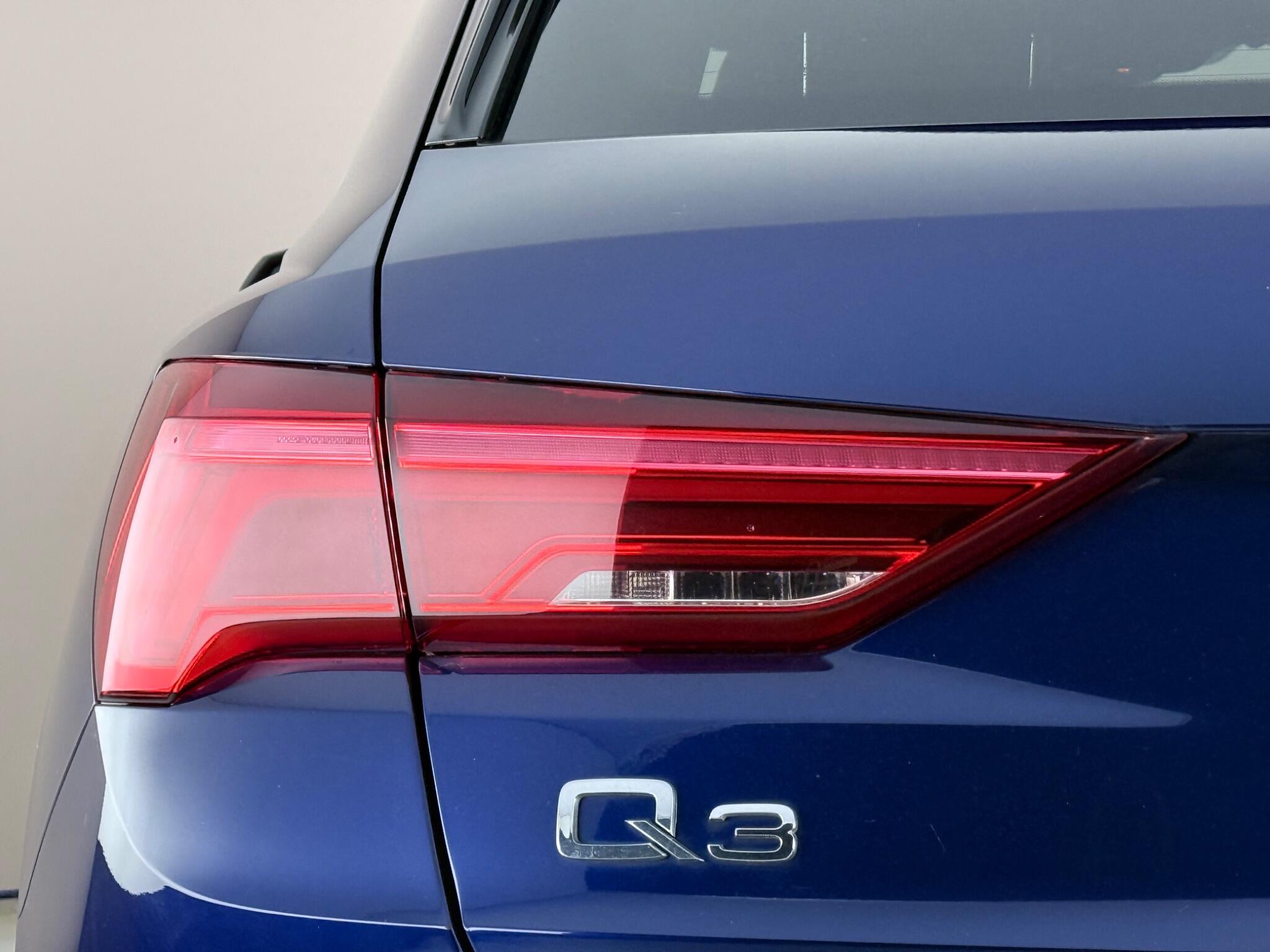 Audi Q3 view 12