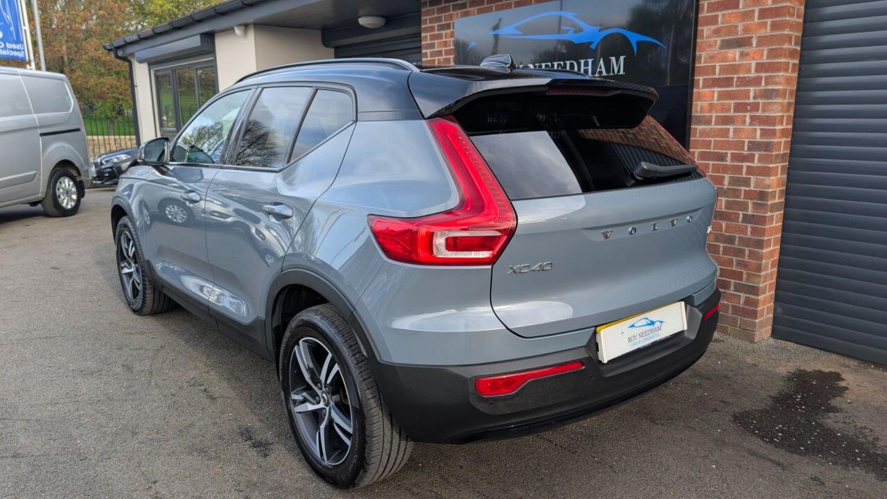 Volvo XC40 view 16