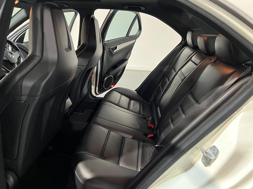 Mercedes-Benz C-Class view 38