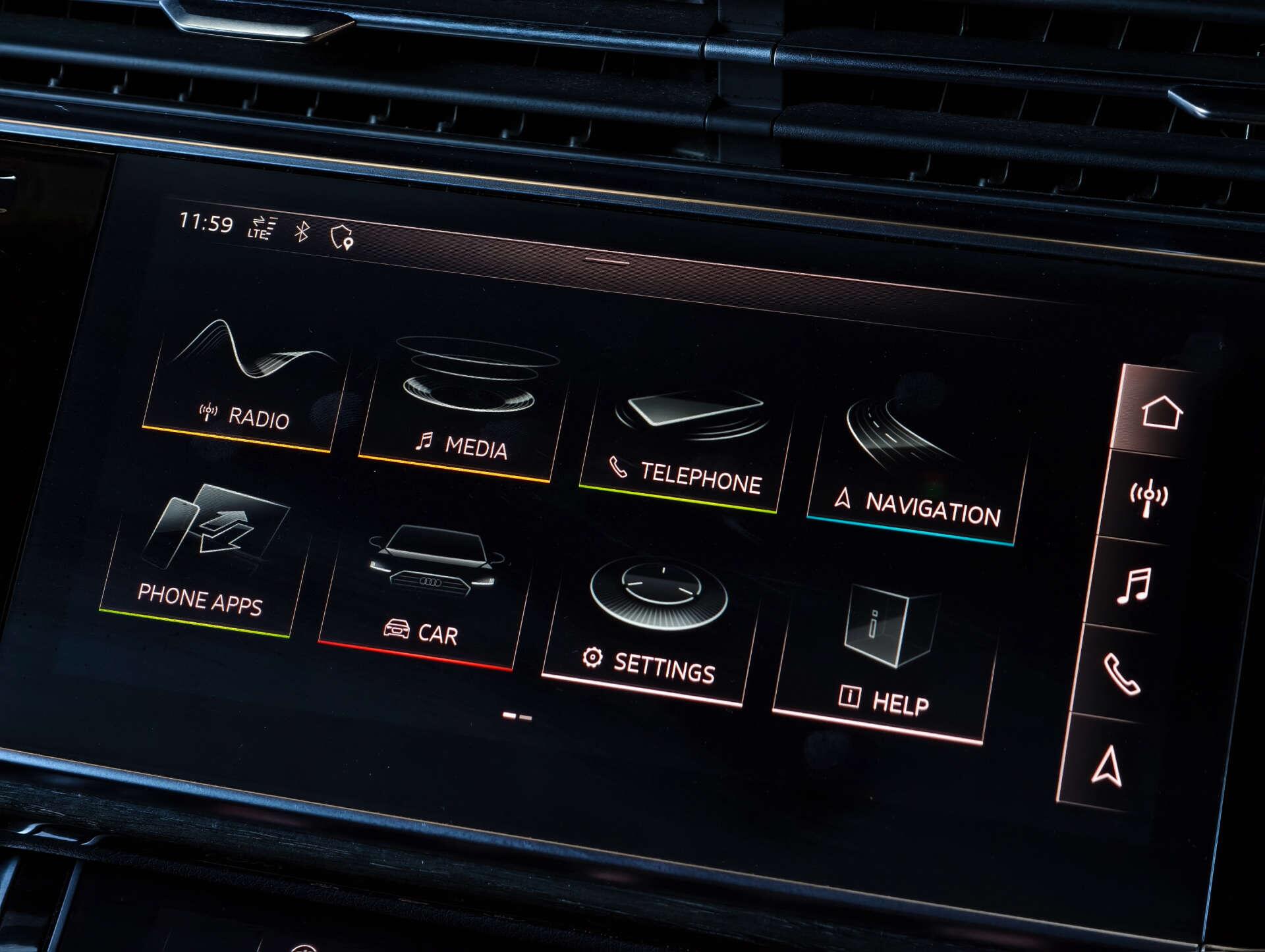 Audi Q8 view 34