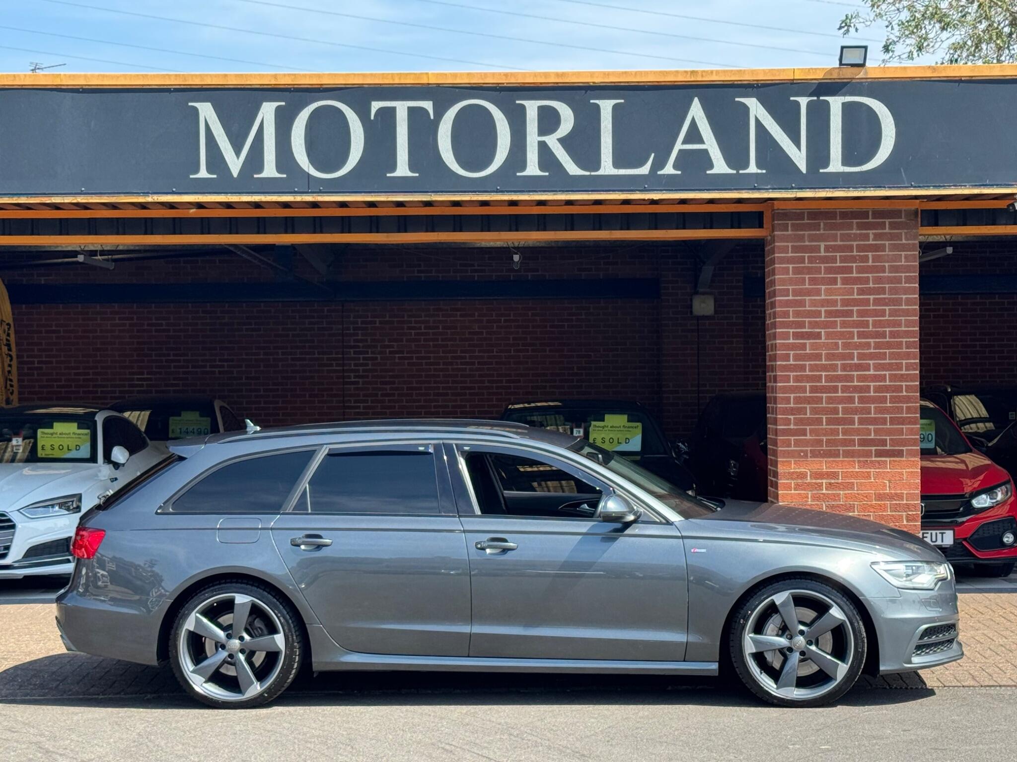 Audi A6 Avant view 5