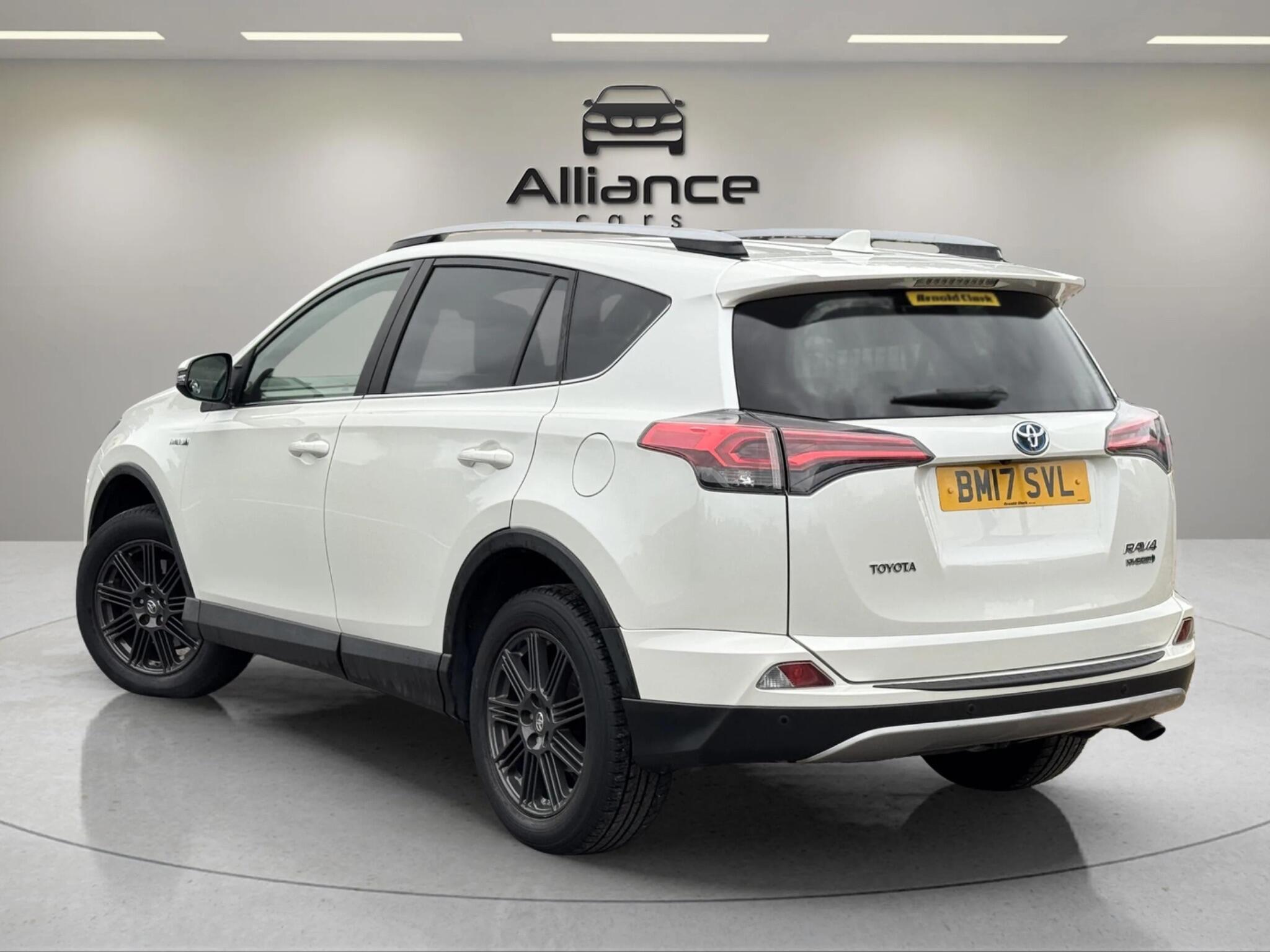 Toyota Rav4 view 3