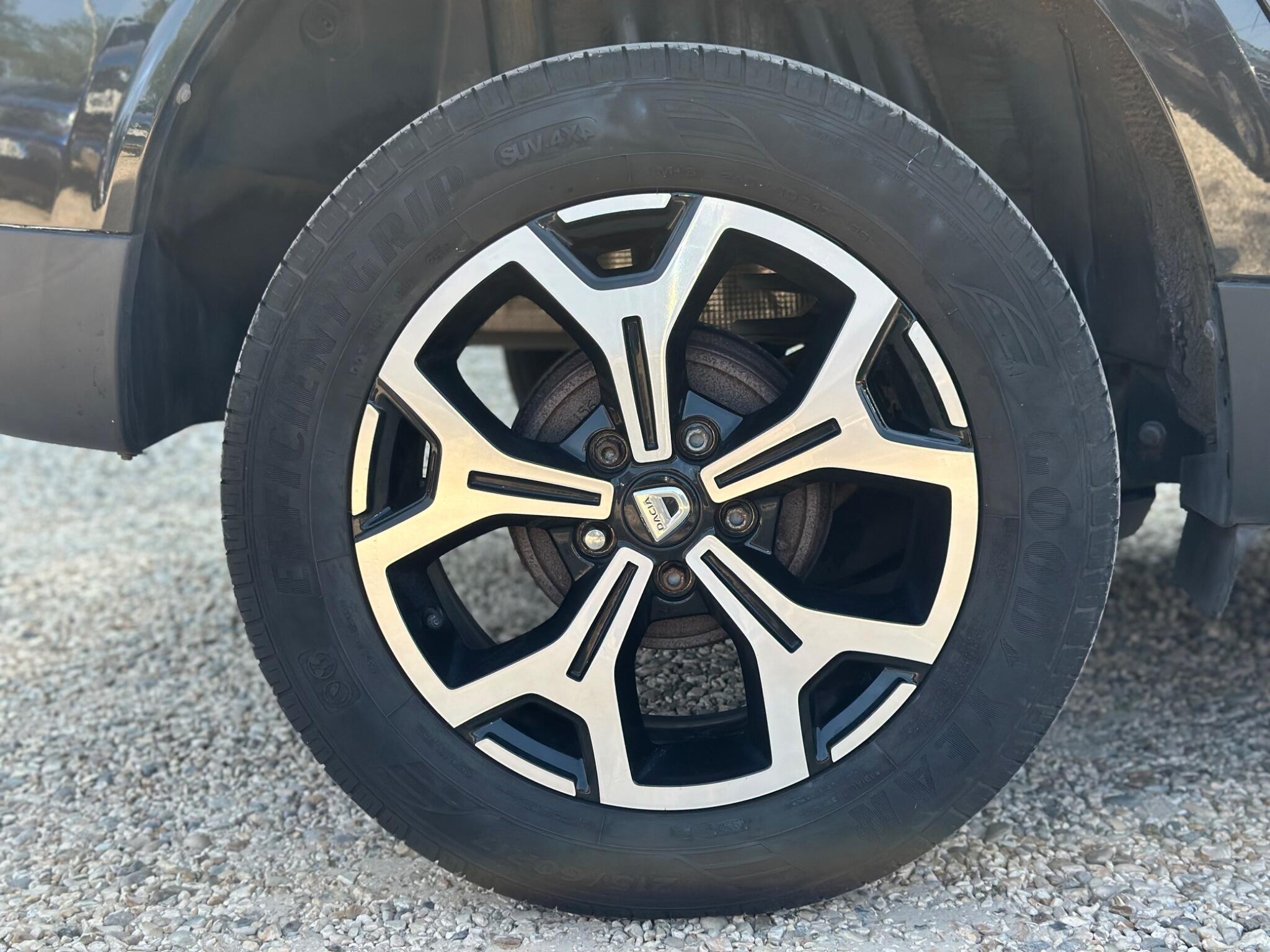 Dacia Duster view 56