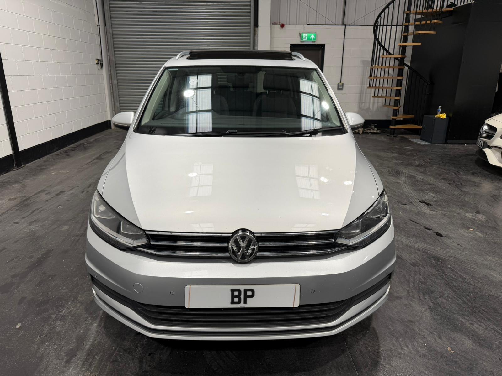 Volkswagen Touran view 6