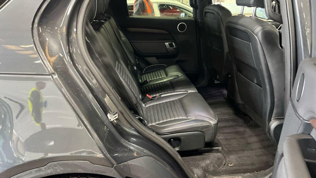 Land Rover Discovery 3 view 3