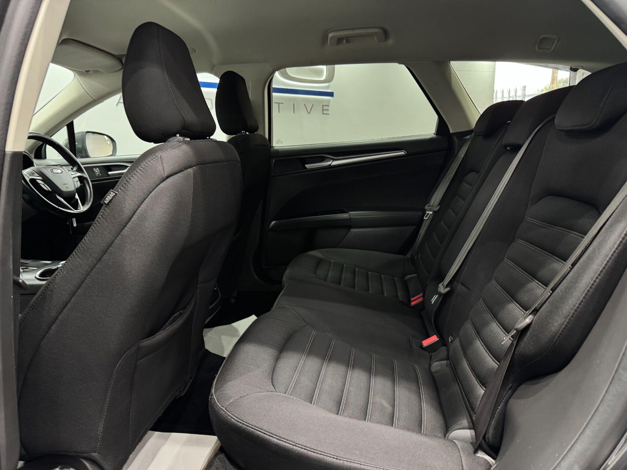 Ford Mondeo view 40