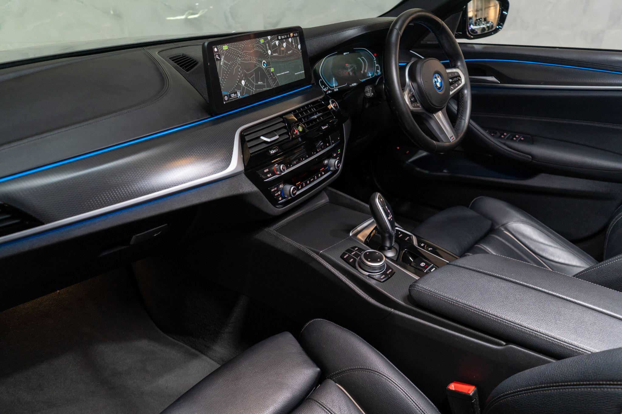 BMW 5 Series view 13