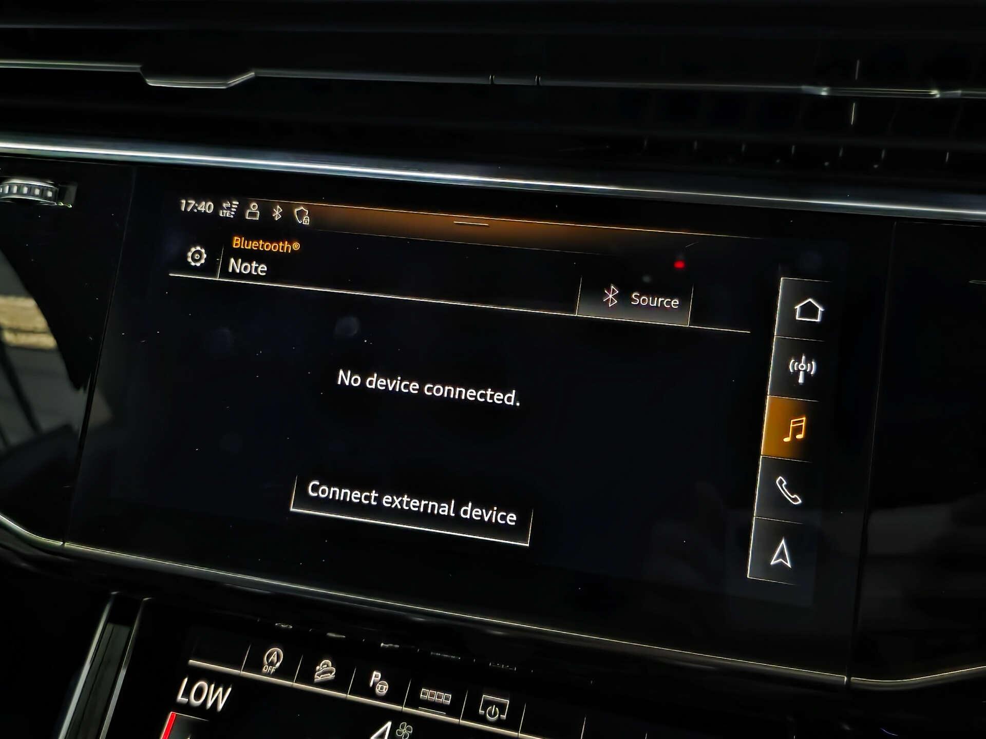 Audi Q8 view 37