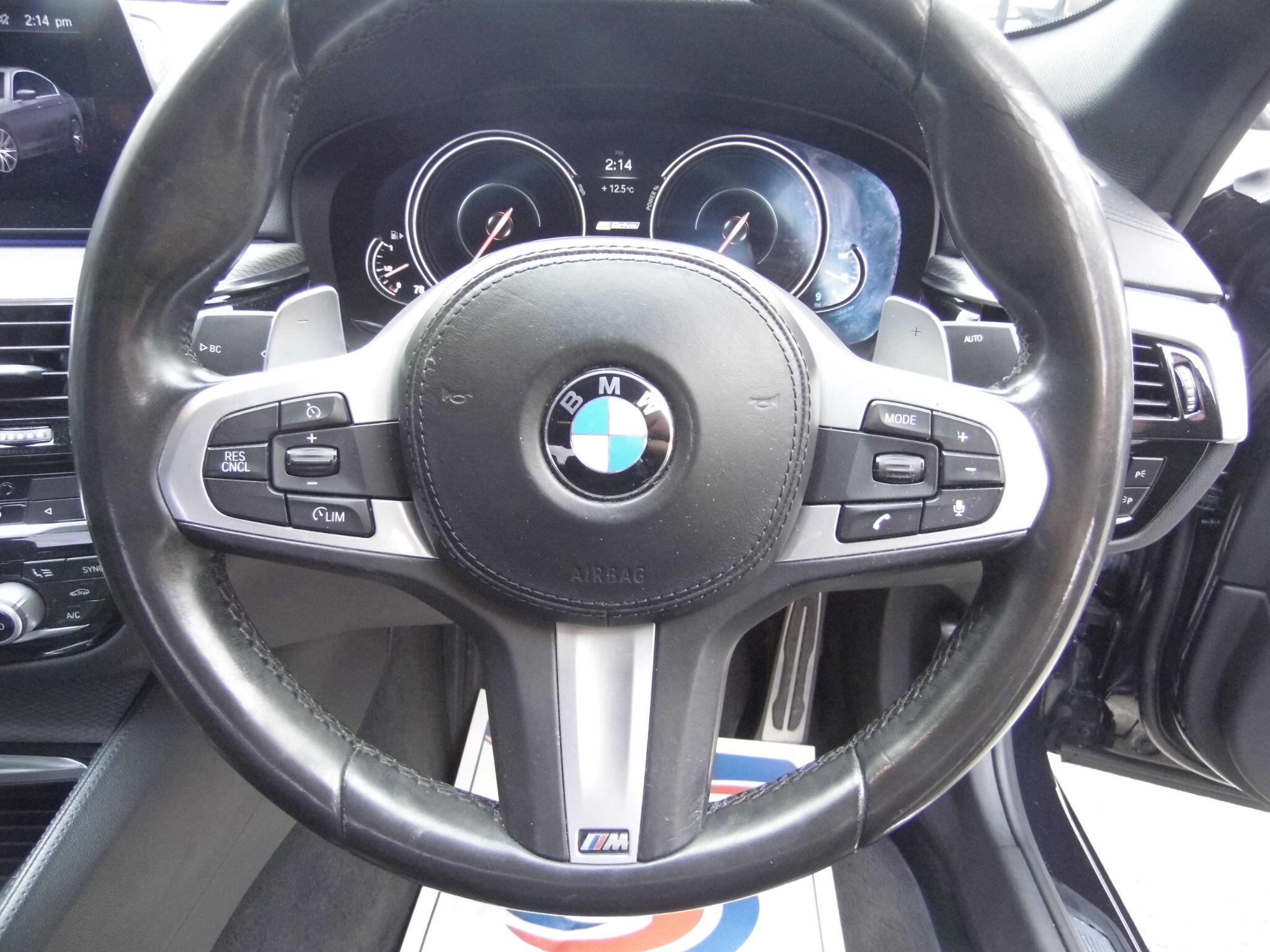 BMW 5 Series view 32