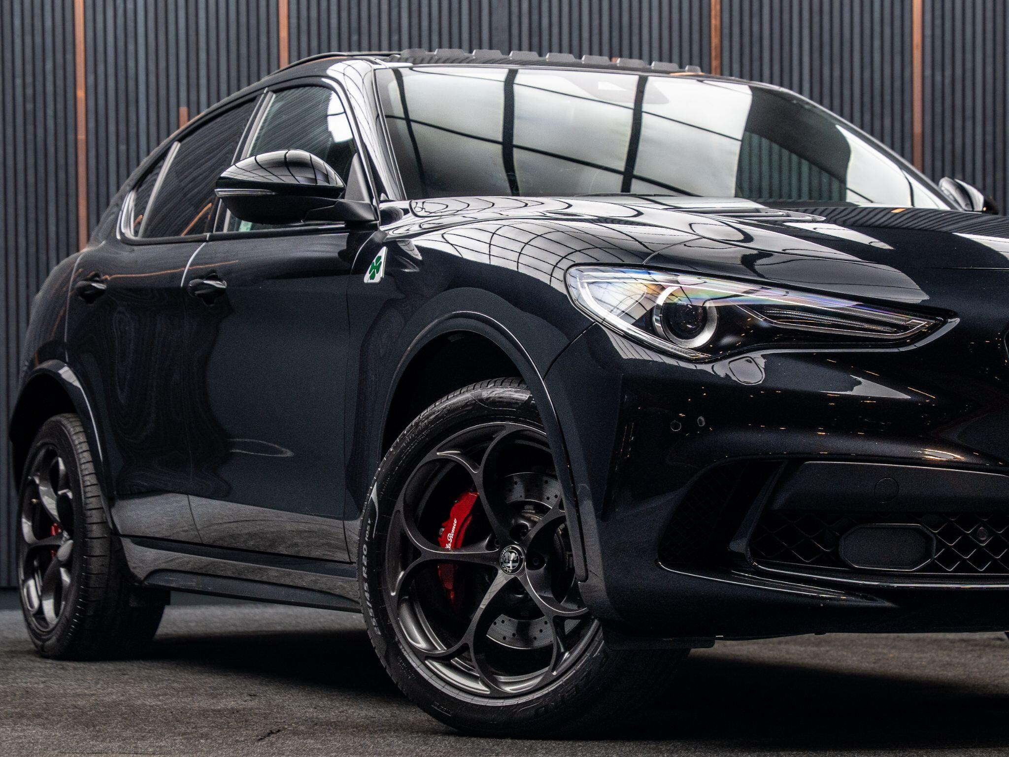 Alfa Romeo Stelvio view 17