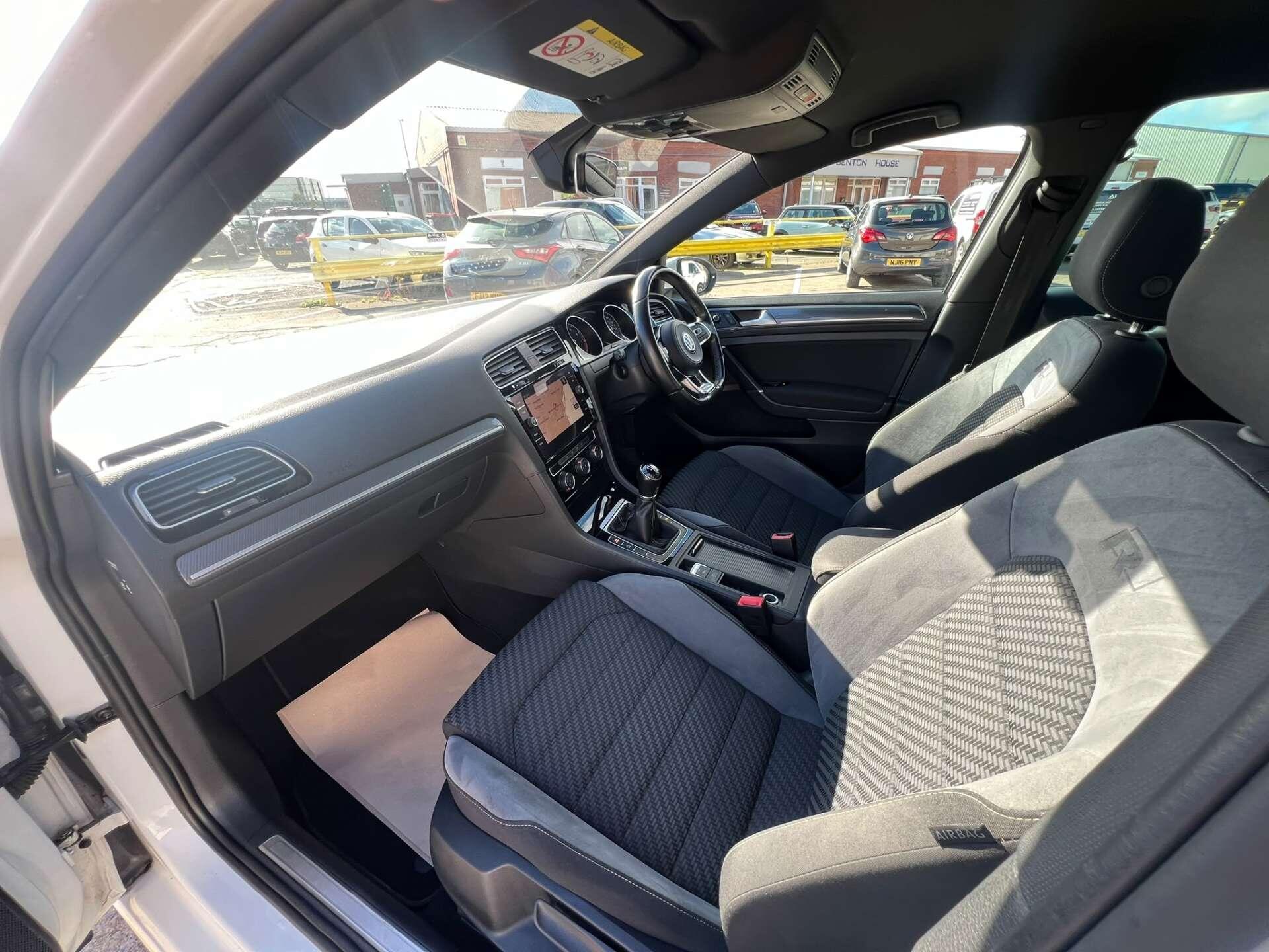Volkswagen Golf view 18