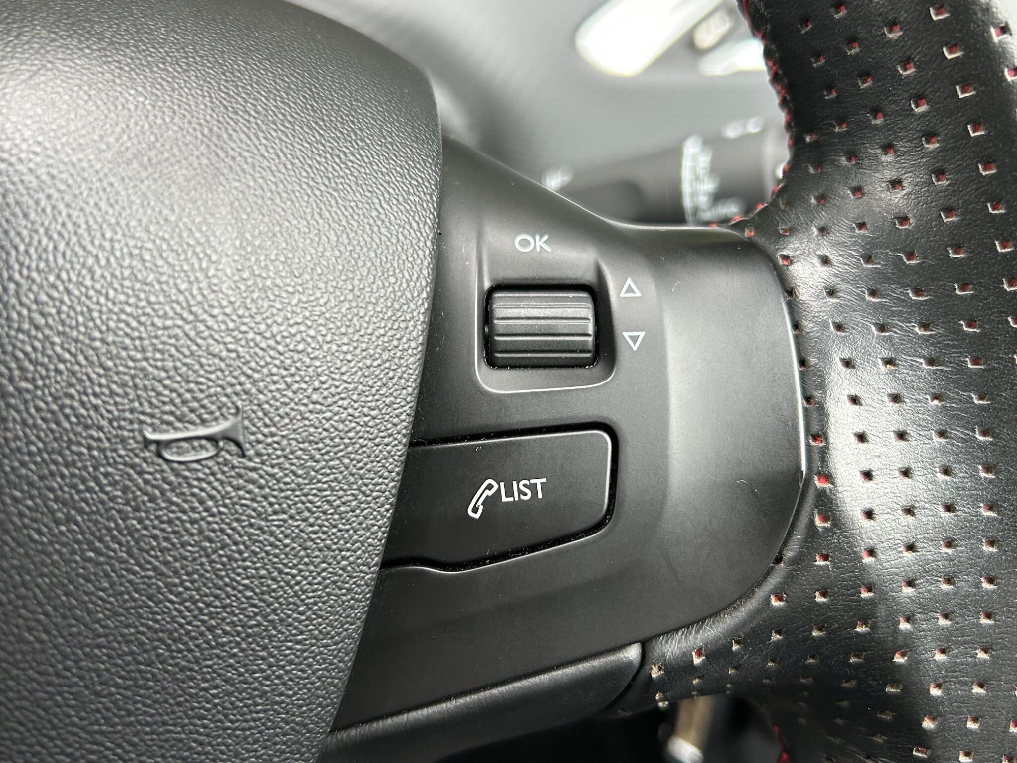 Peugeot 208 view 27