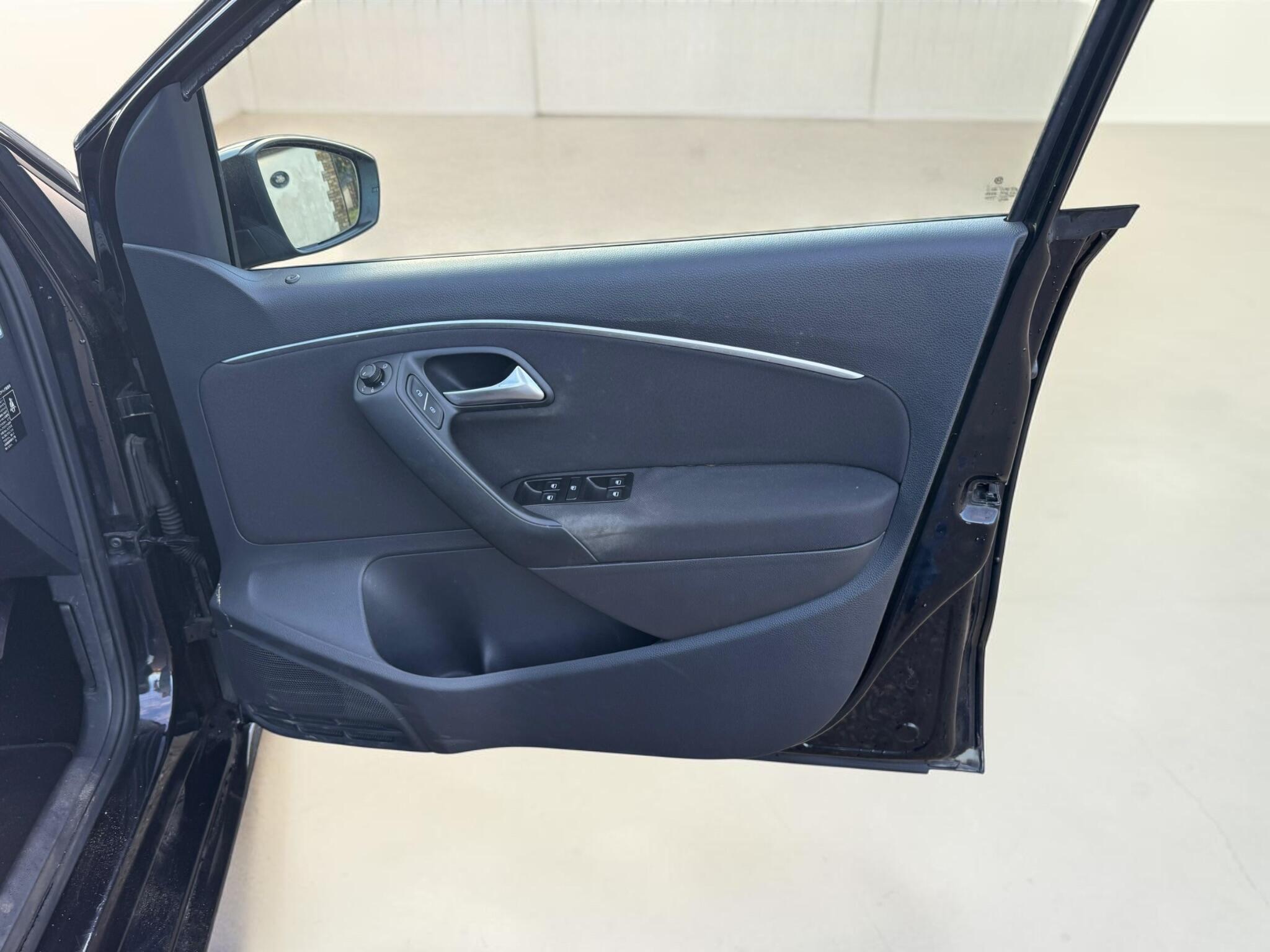Volkswagen Polo view 18
