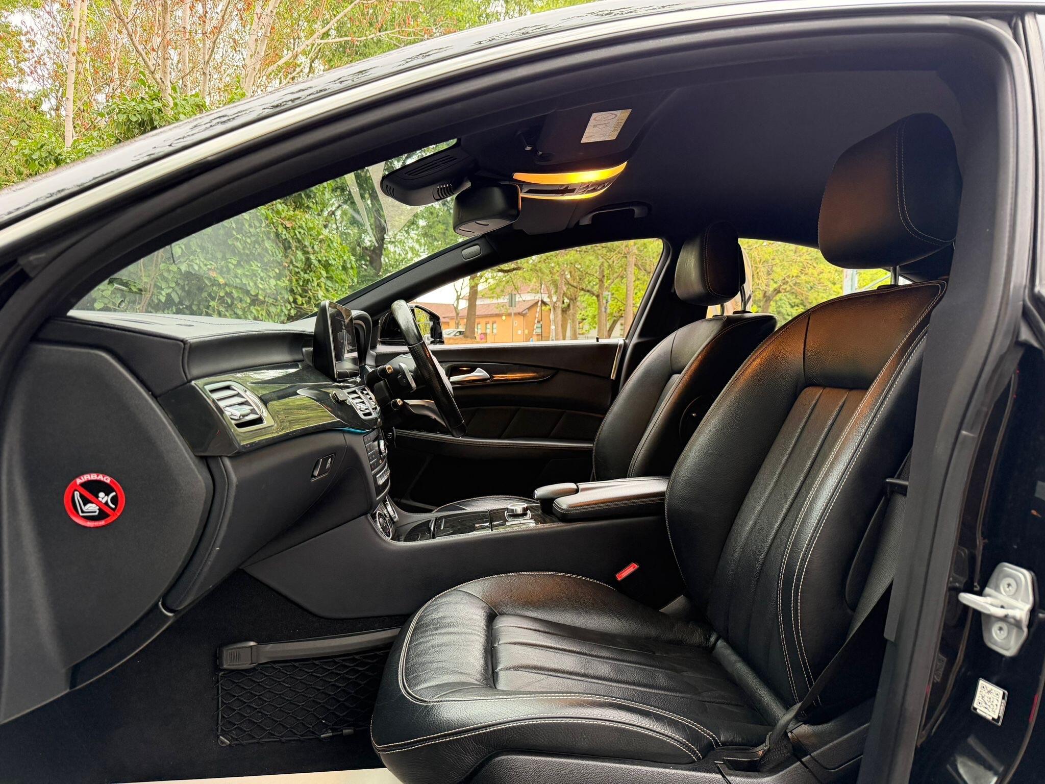 Mercedes-Benz CLS view 12