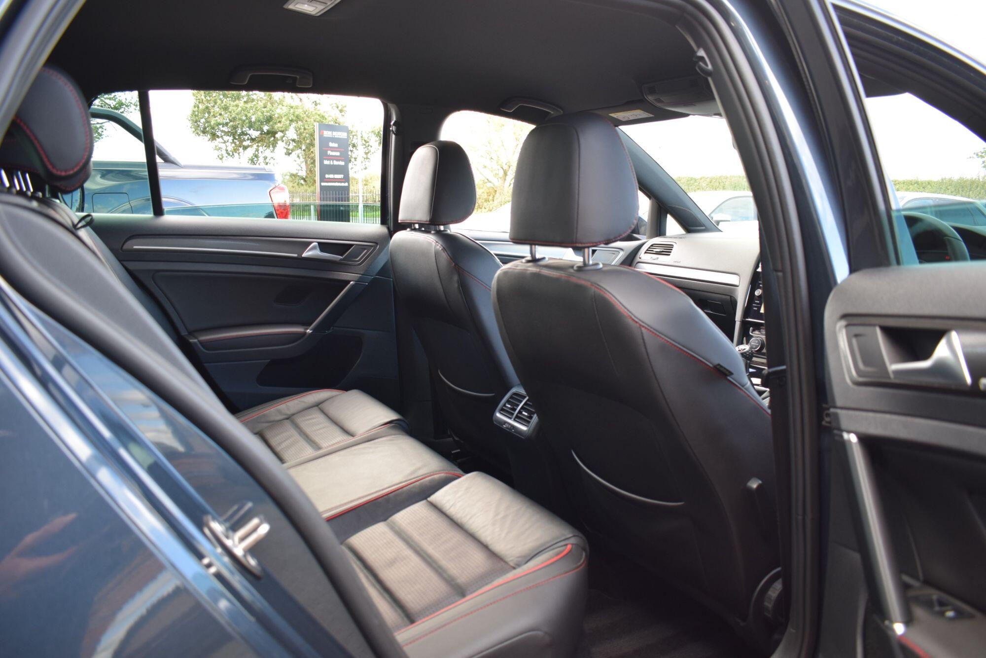Volkswagen Golf view 19