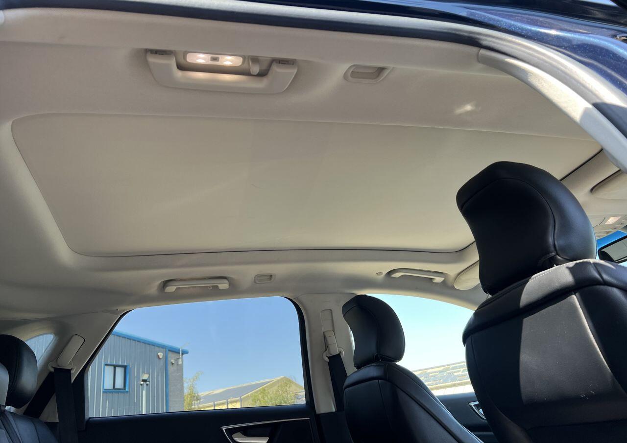 Ford Edge view 17