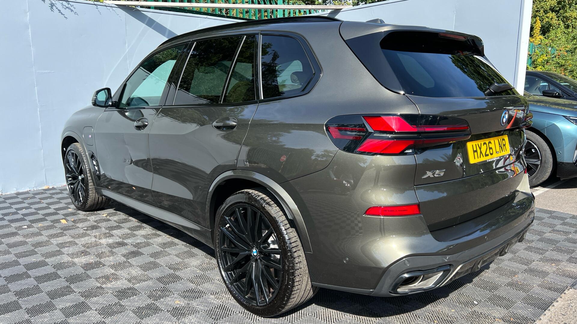 BMW X5 view 28