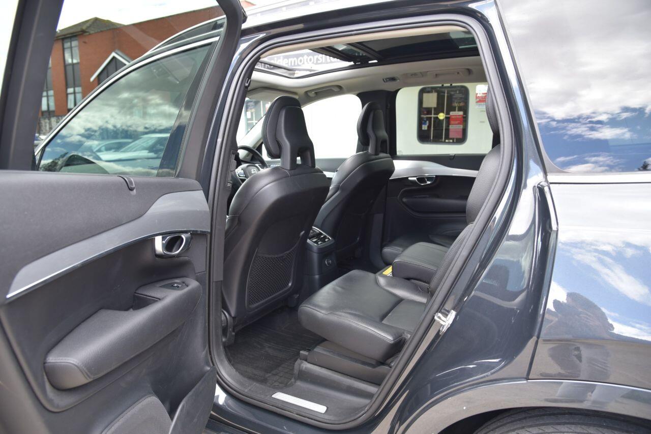 Volvo XC90 view 26