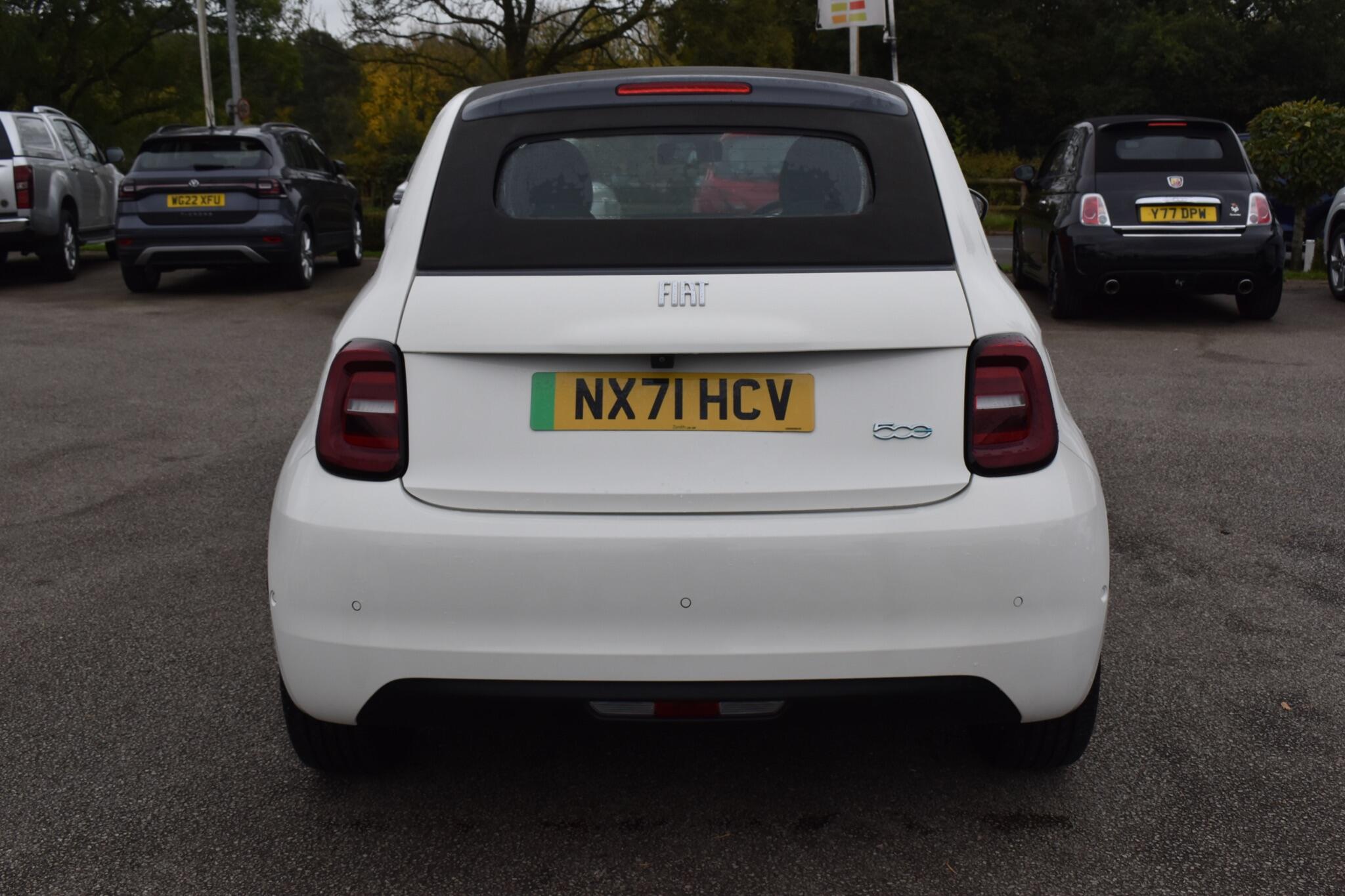 500e C - 42kWh Icon Auto 2dr - Image 19