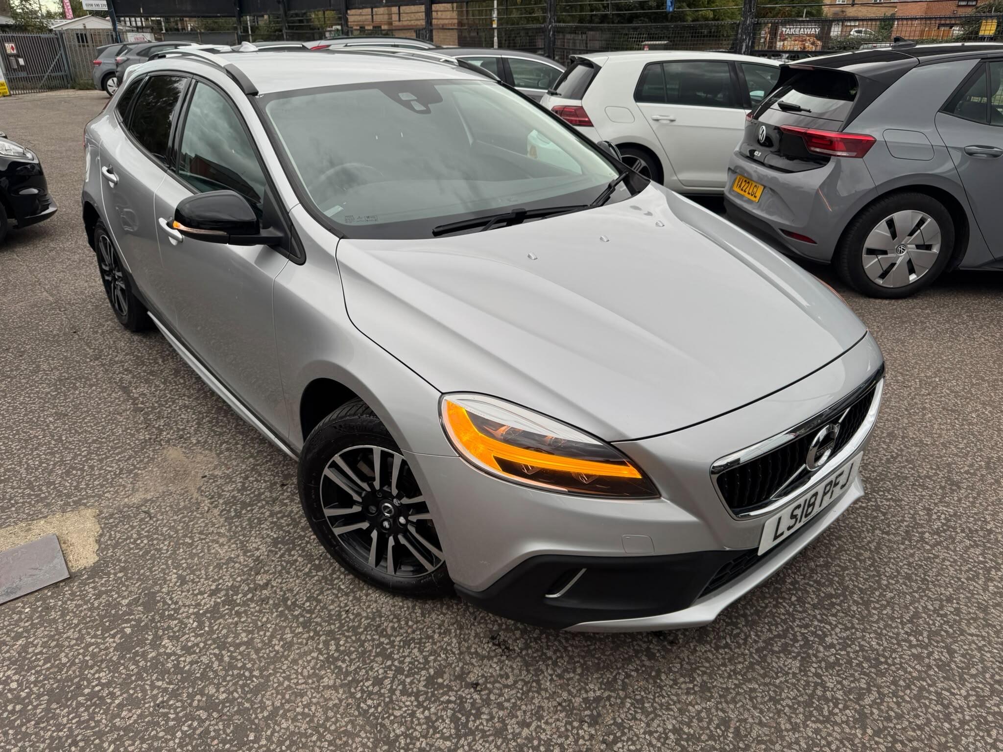 Volvo V40 Cross Country view 8