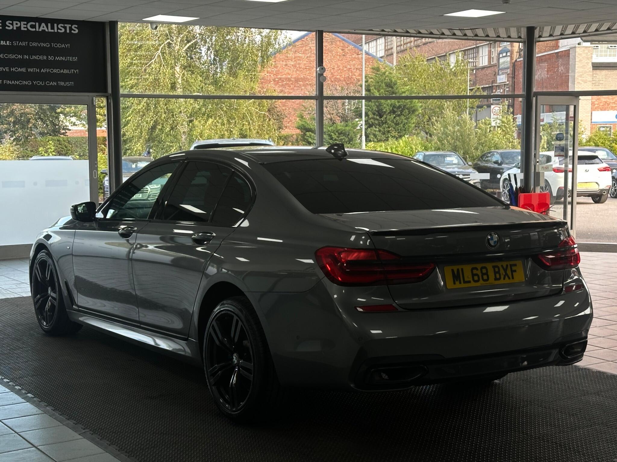 BMW 7 Series view 8