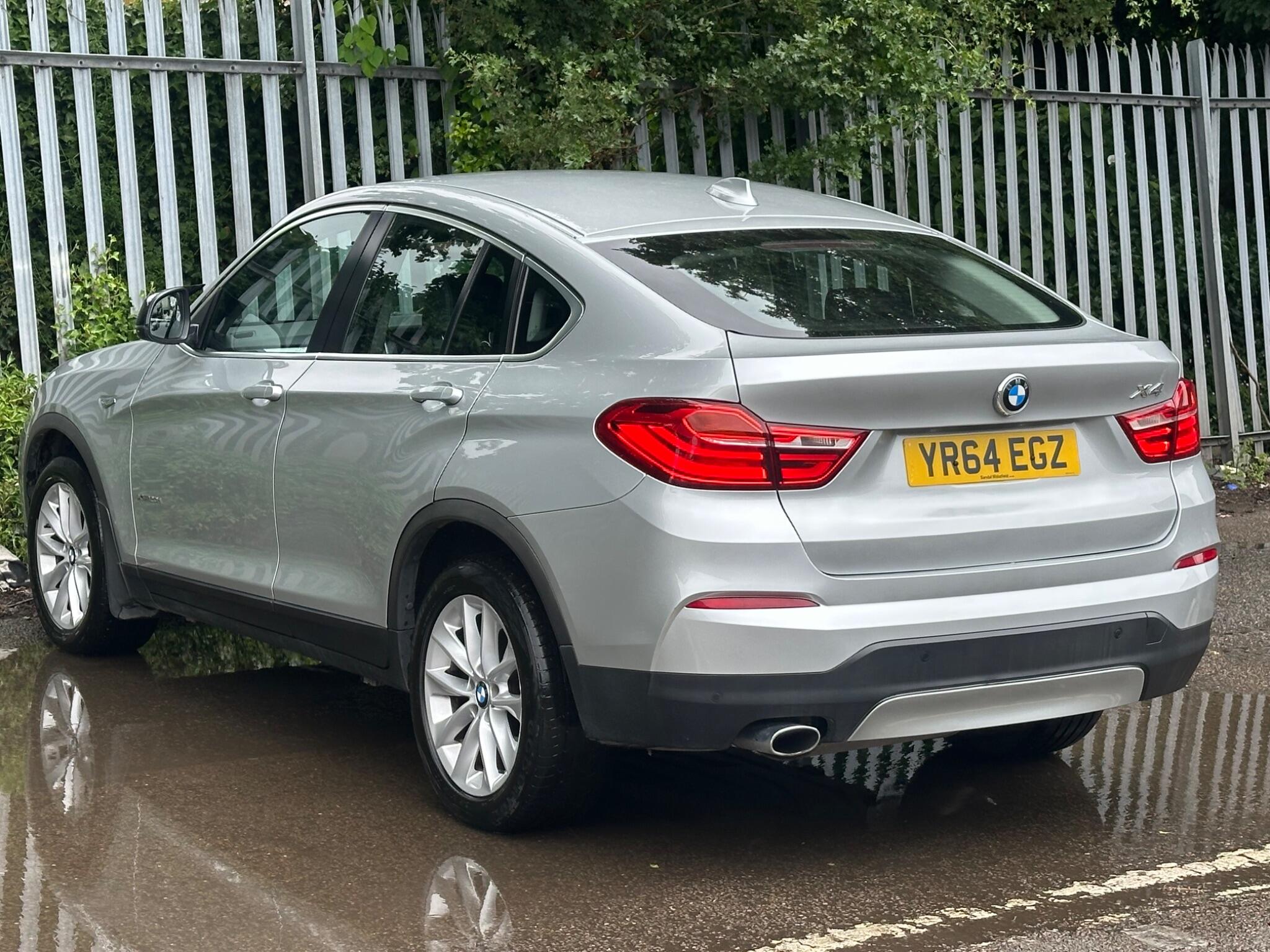 BMW X4 view 4