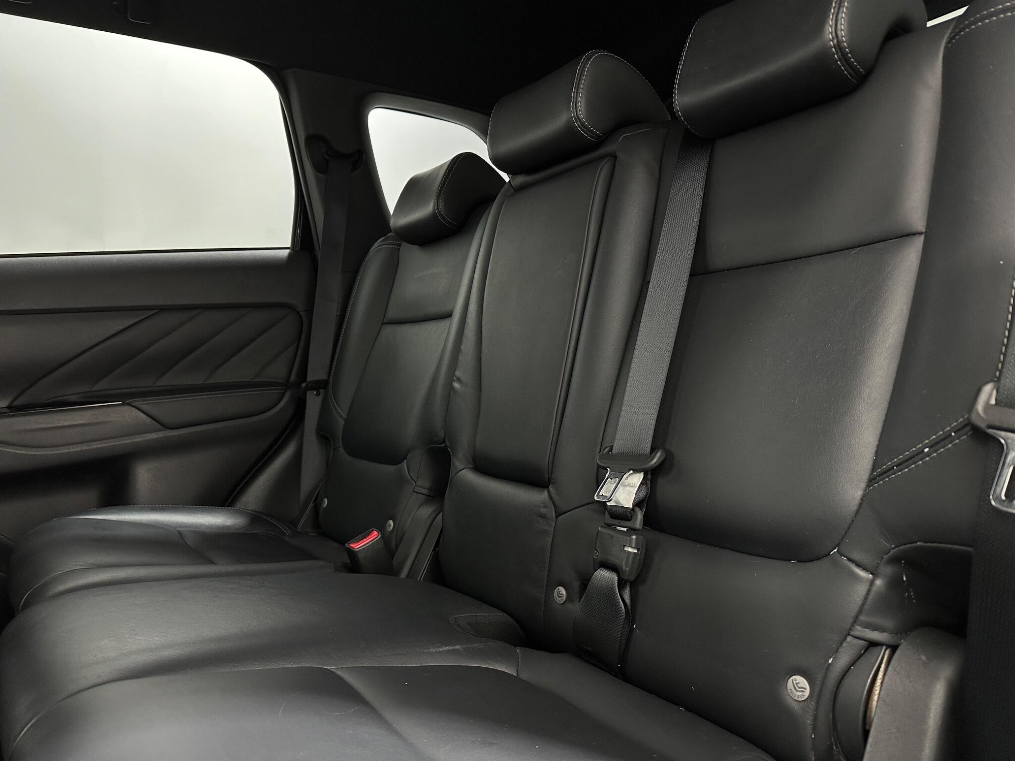 Mitsubishi Outlander view 37