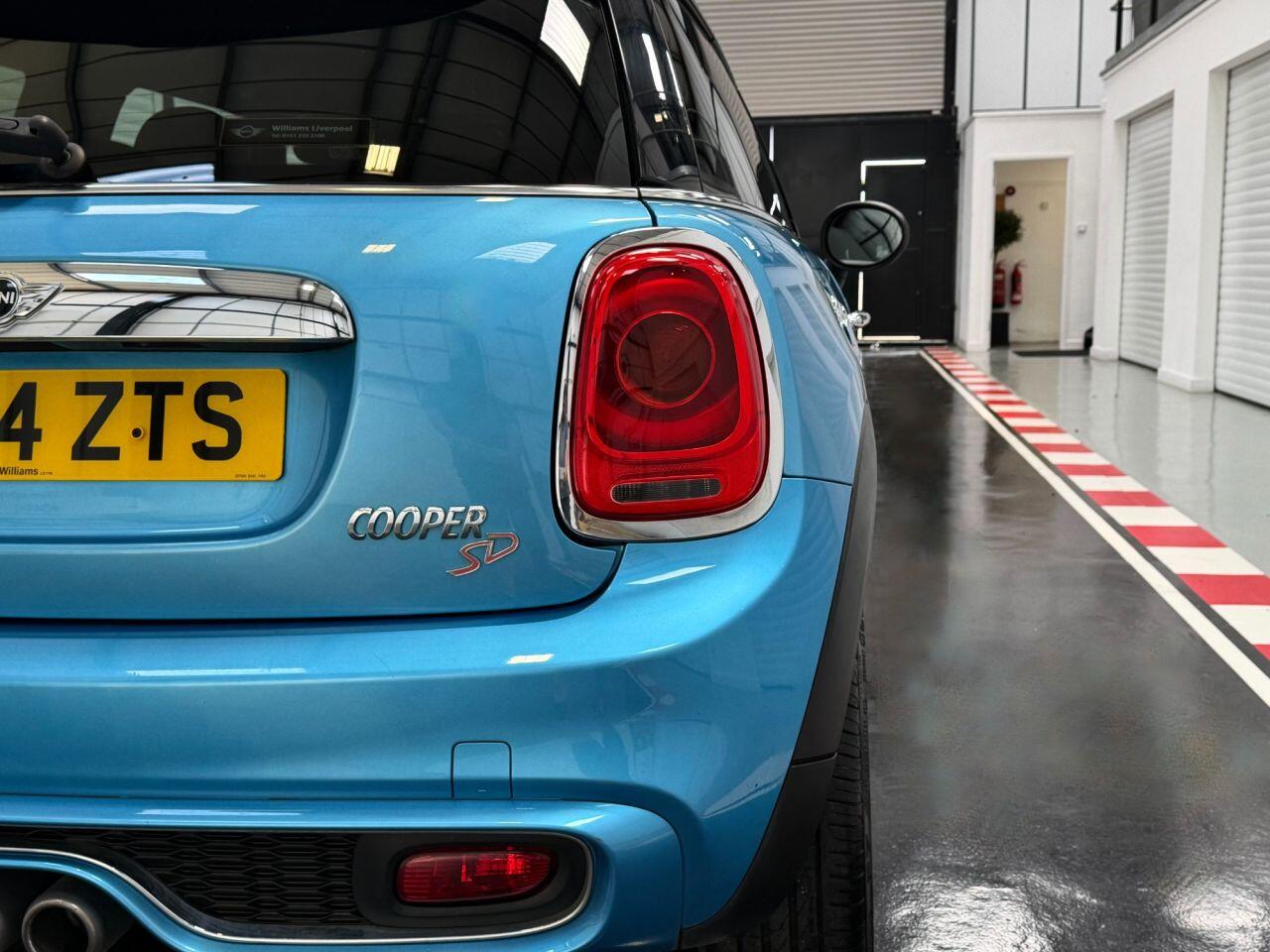 Mini Hatch view 32