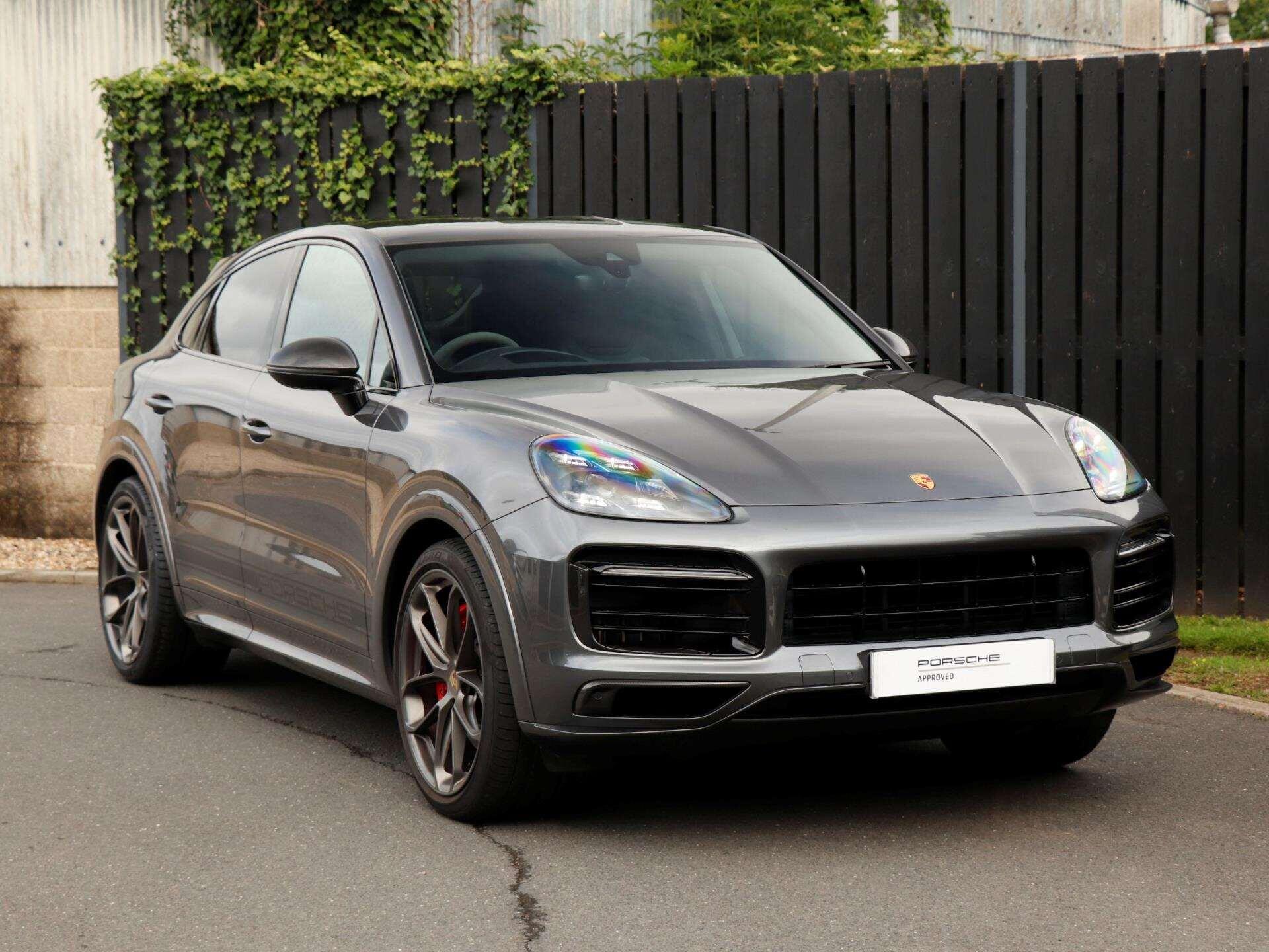 Porsche Cayenne view 37