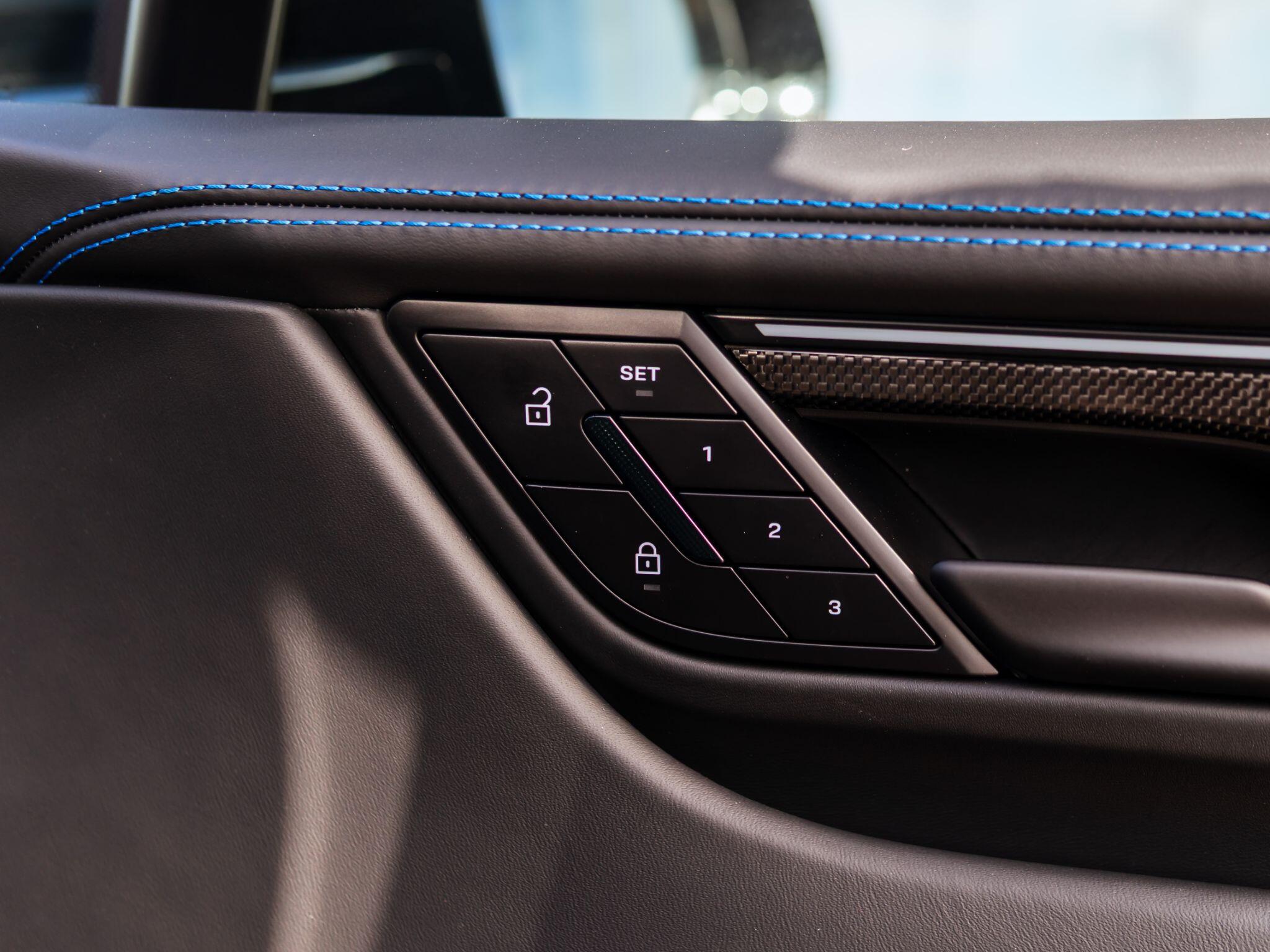 Porsche Macan view 20