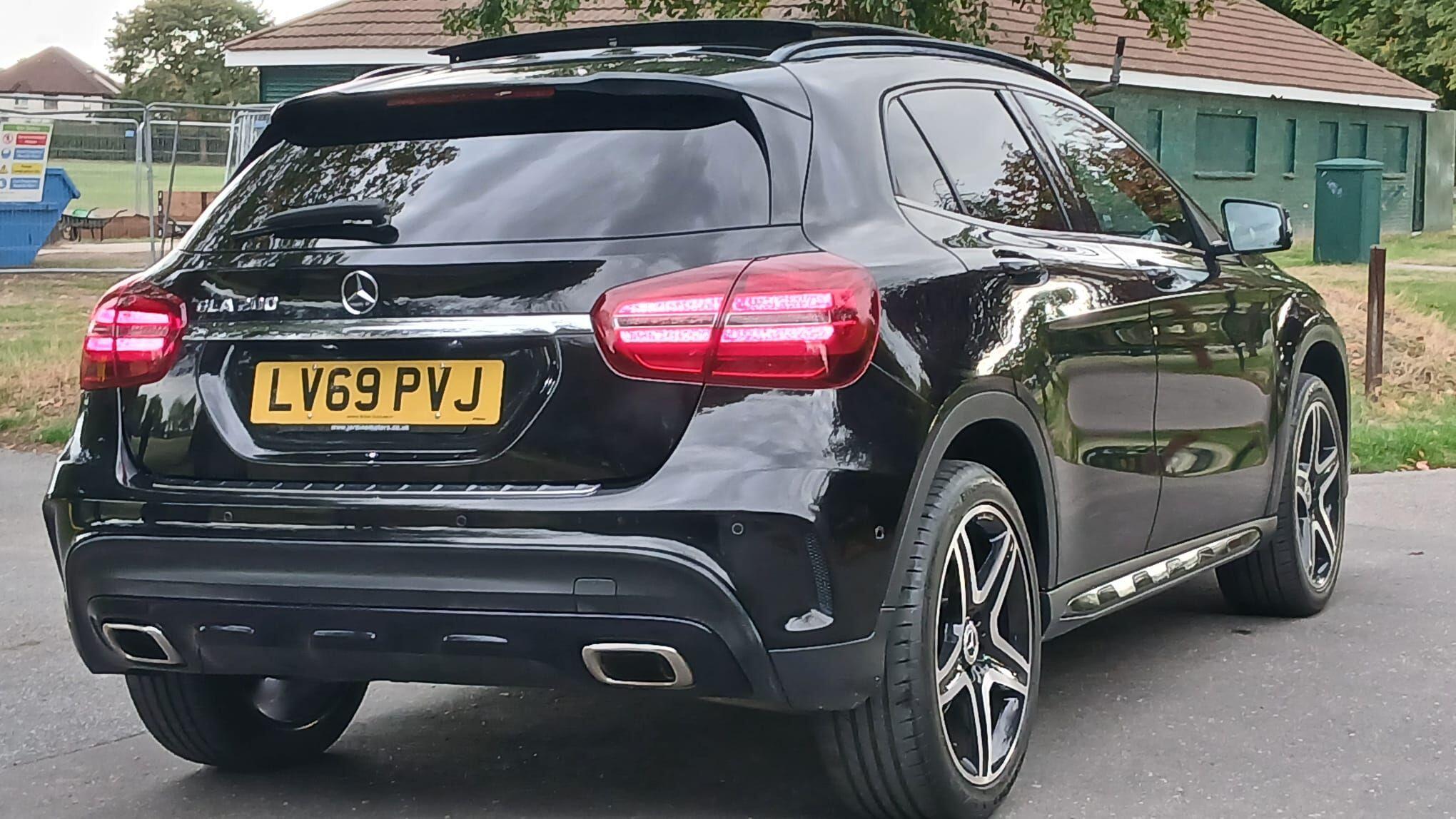 Mercedes-Benz Gla view 23